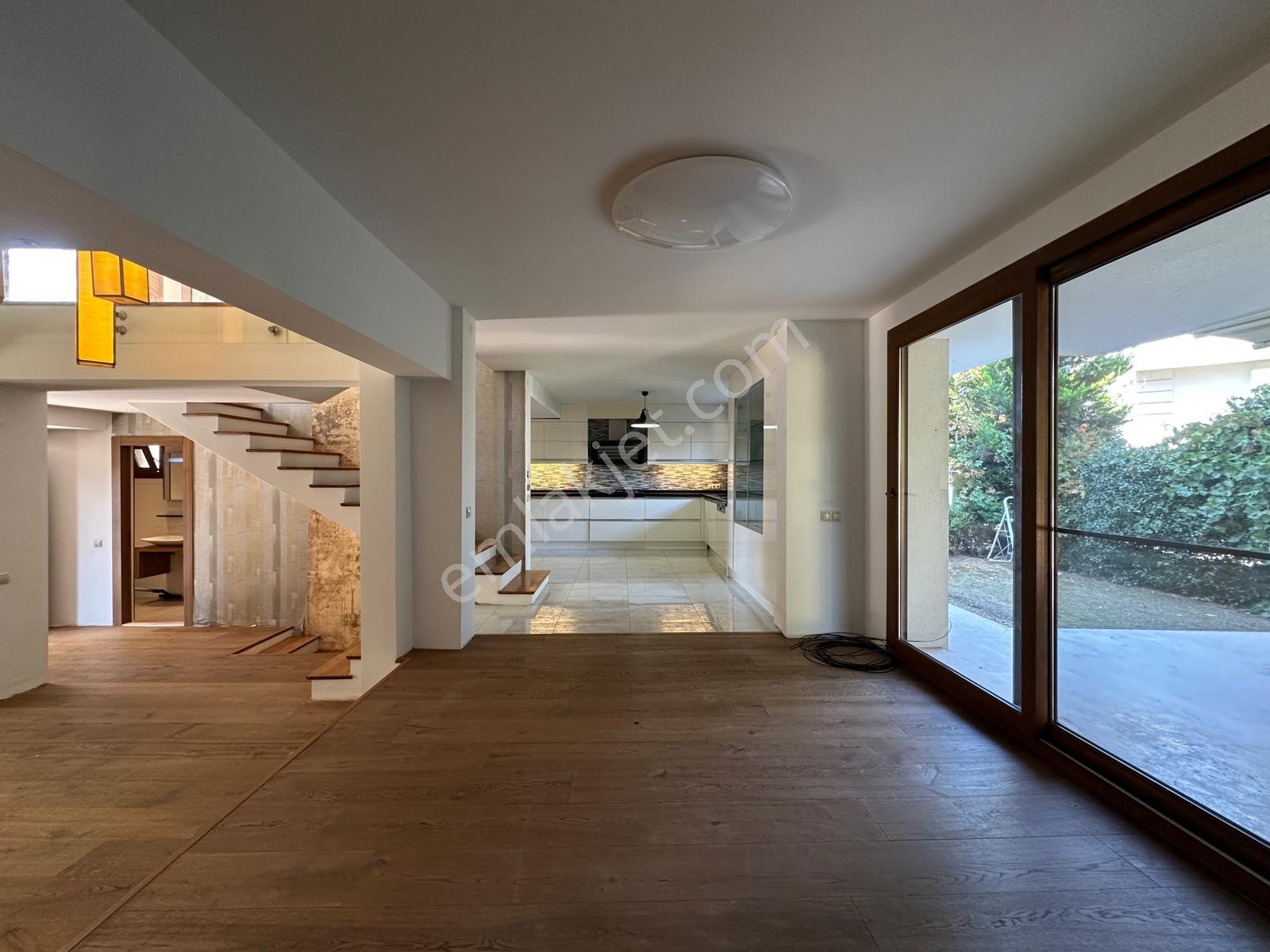 Güzelbahçe Kahramandere Yeşil Ege Sitesinde Satılık Villa — fotoğraf 18