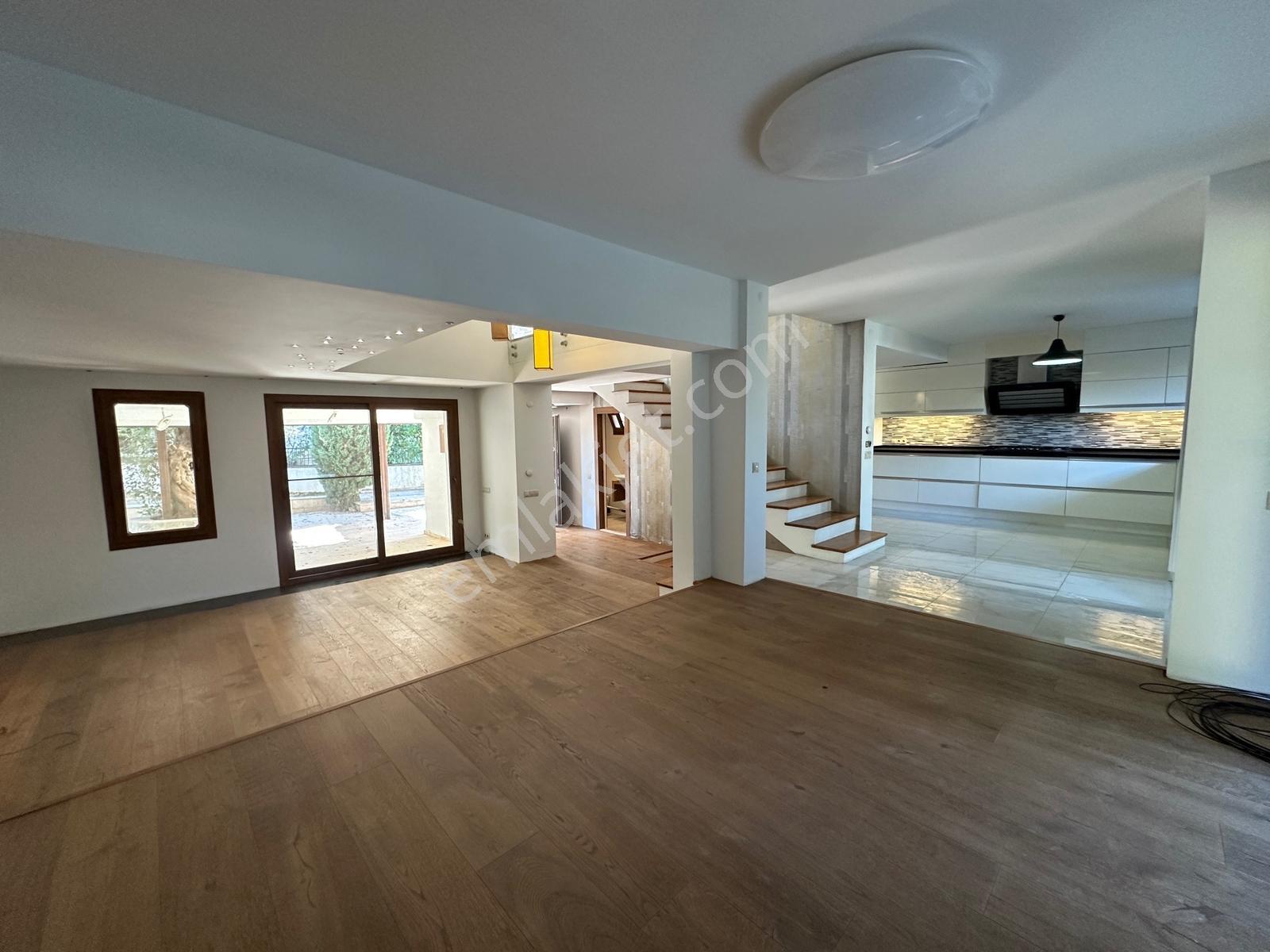 Güzelbahçe Kahramandere Yeşil Ege Sitesinde Satılık Villa — fotoğraf 19