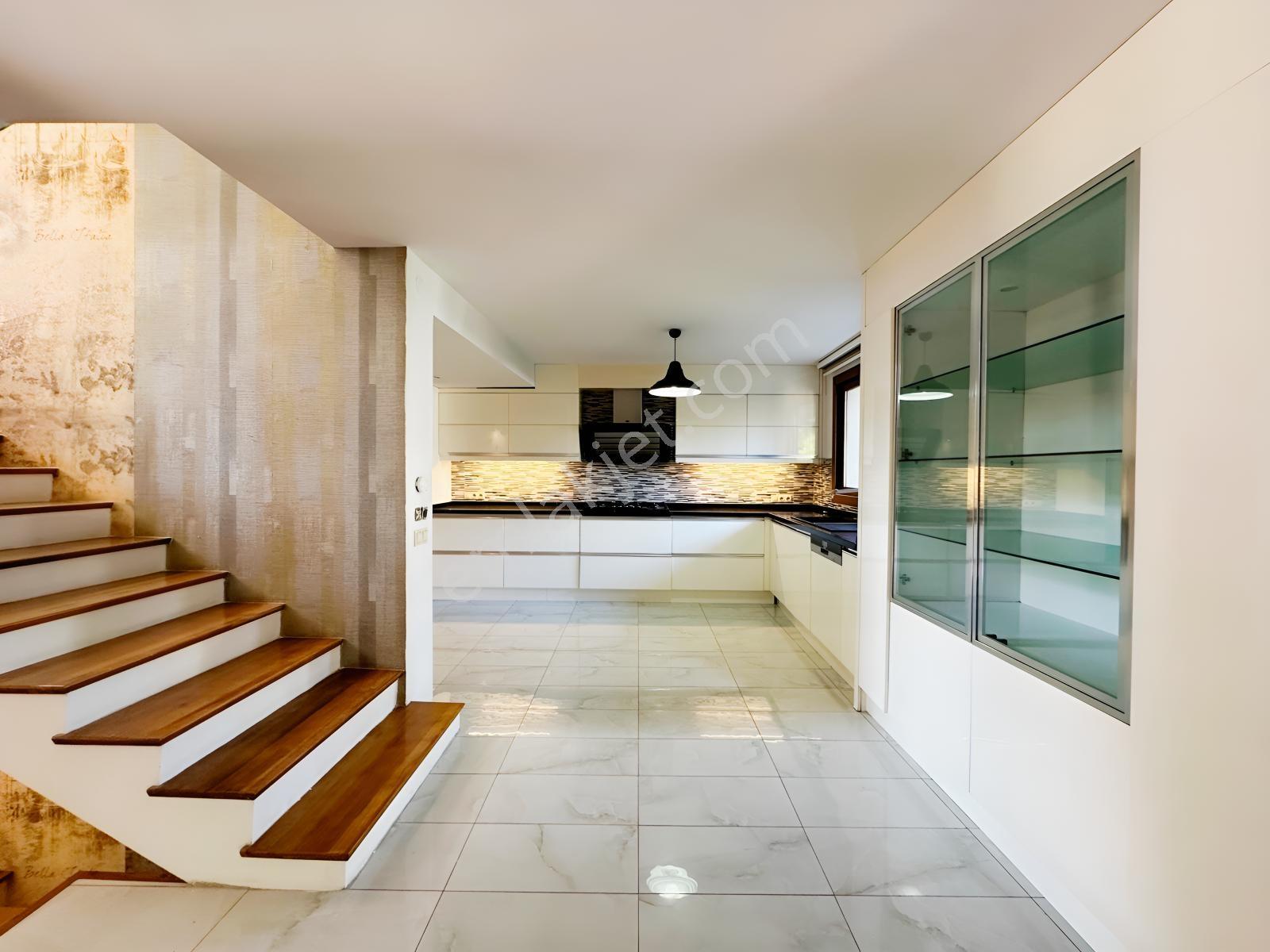 Güzelbahçe Kahramandere Yeşil Ege Sitesinde Satılık Villa — fotoğraf 20