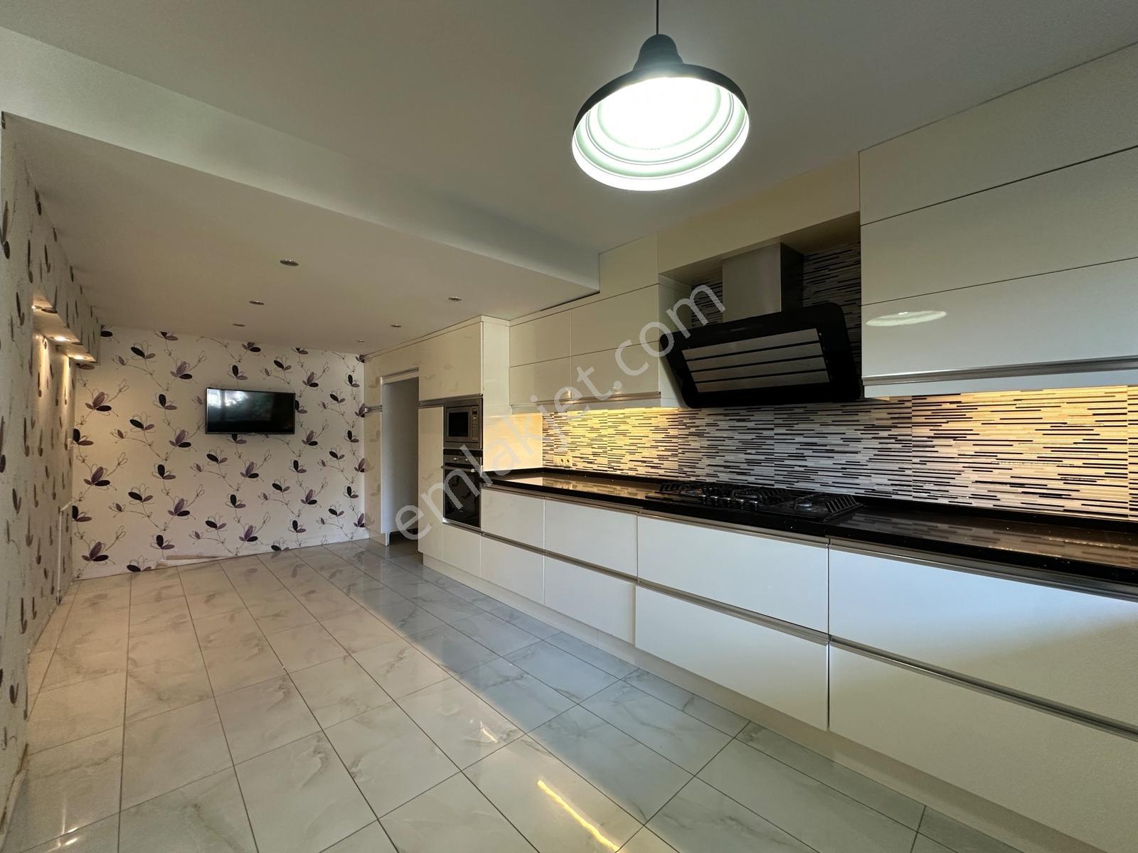 Güzelbahçe Kahramandere Yeşil Ege Sitesinde Satılık Villa — fotoğraf 21
