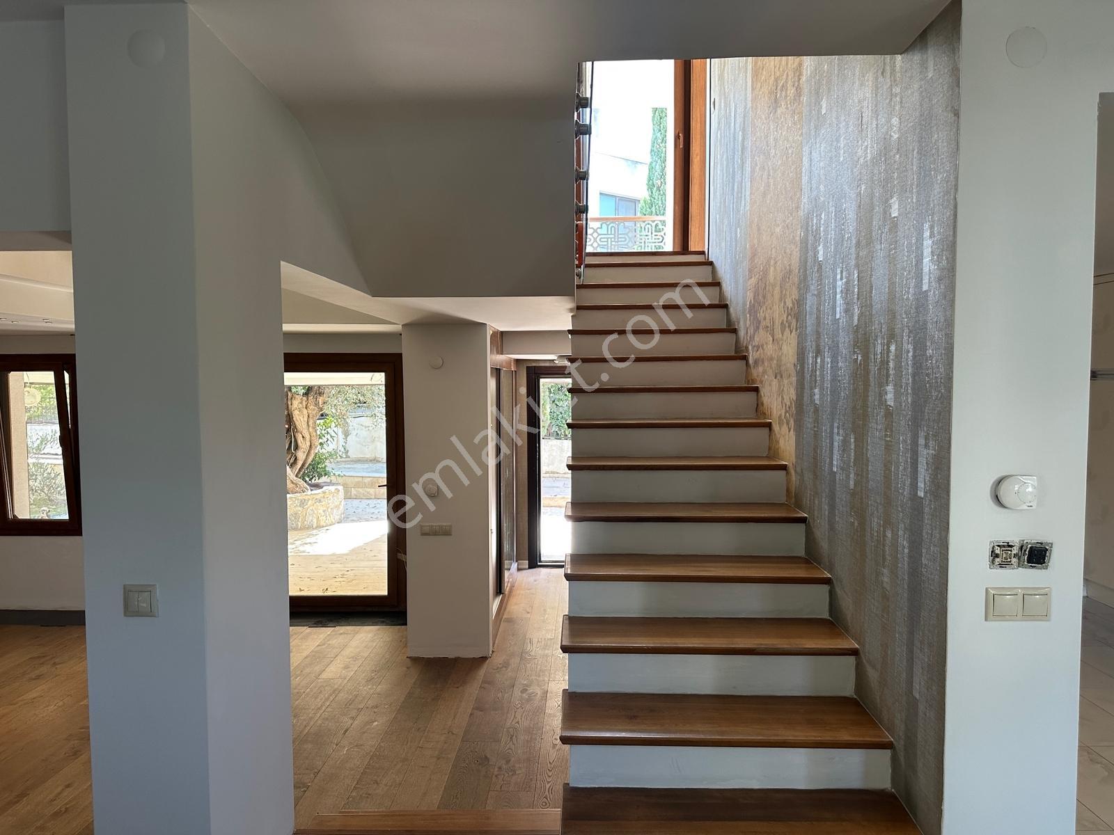Güzelbahçe Kahramandere Yeşil Ege Sitesinde Satılık Villa — fotoğraf 25