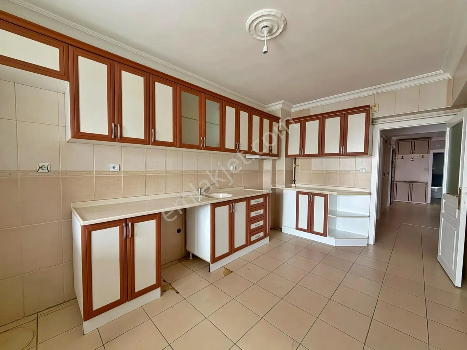Doğukent Cad Üzeri Kök Tapu Ara Kat Asansörlü 3+1 Satılık Daire — fotoğraf 2