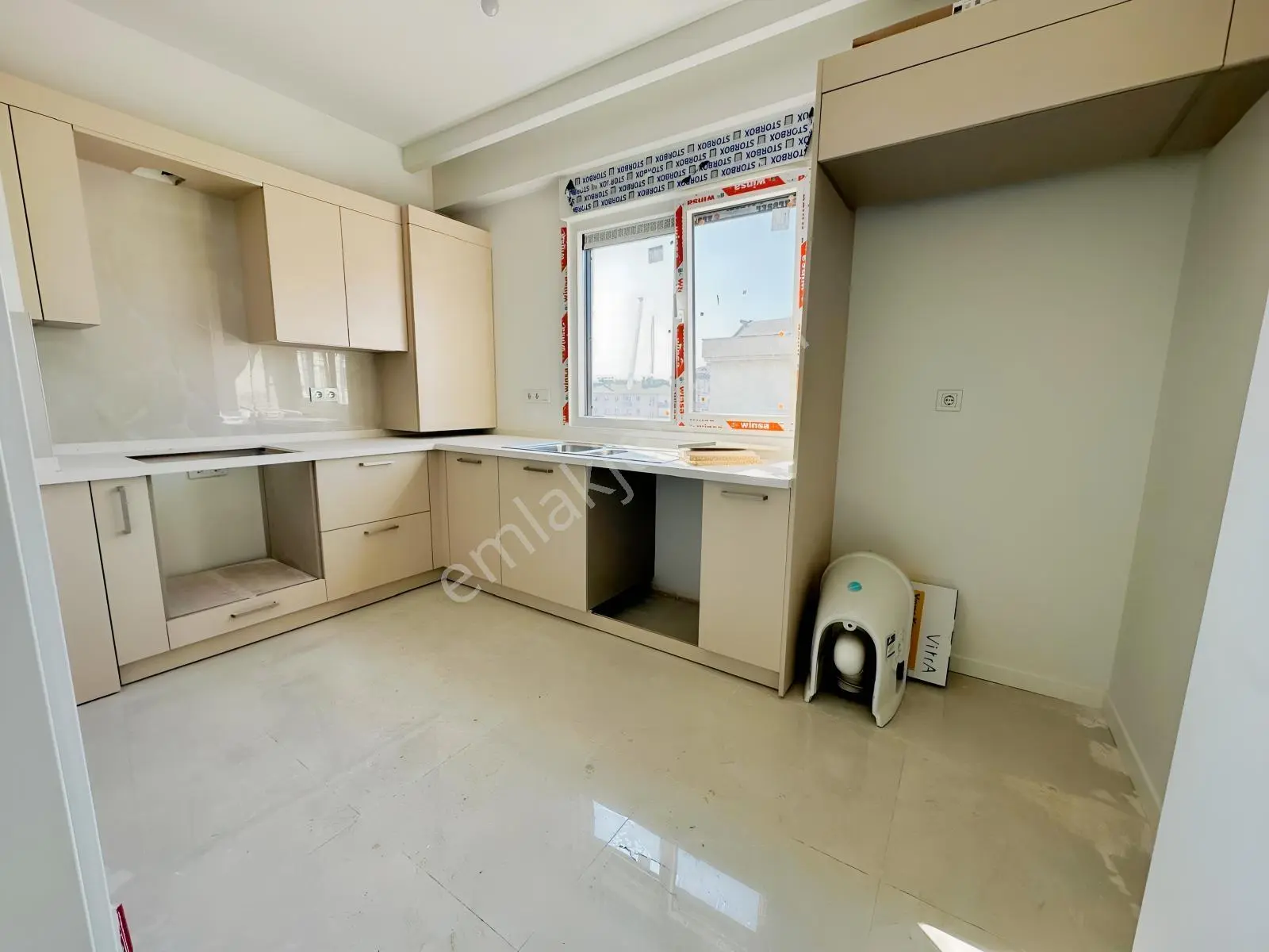 Kozyatağında 2+1 Net 85m2 Balkonlu Ebv Banyolu Sıfır Boş Daire — fotoğraf 6