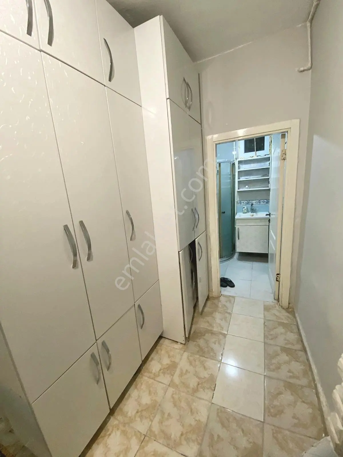 Demirlibahçe'de Eşyalarıyla Satılık 2+1 Fırsat Daire — fotoğraf 8