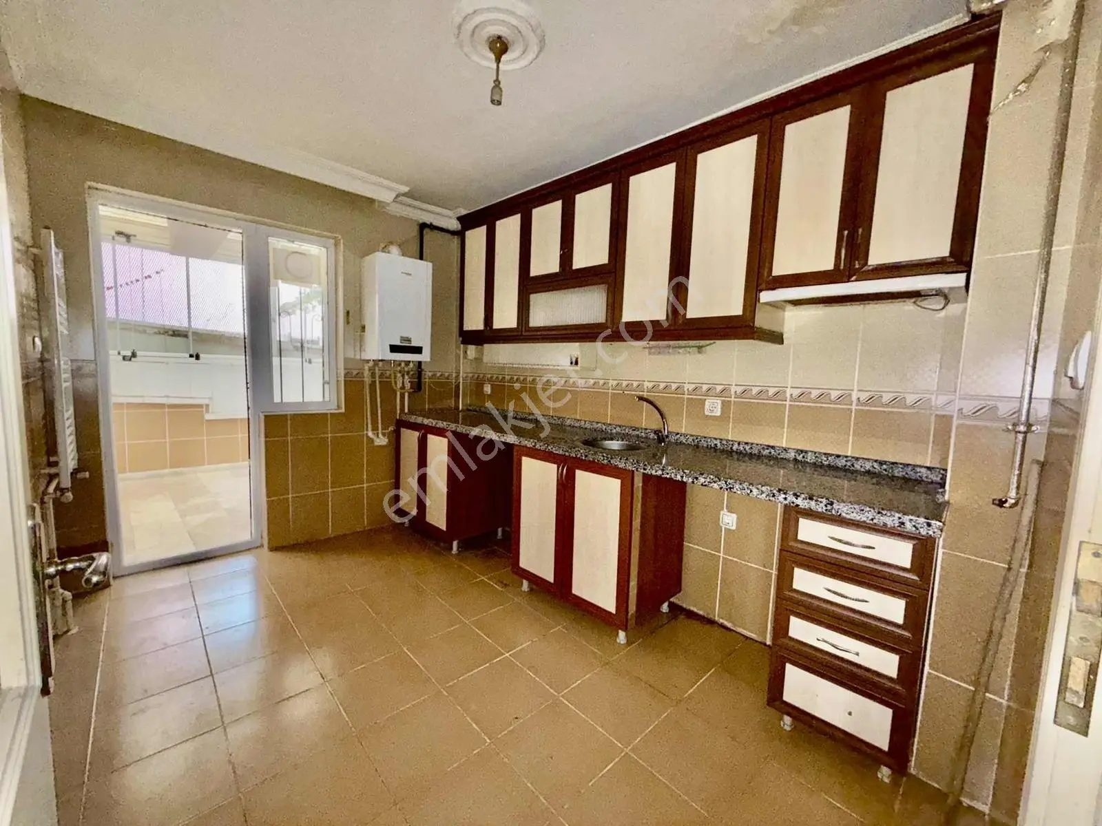 Avantaj'Dan Yeşilbayırda Cadde Dibi Geniş 2+1 Teras Balkon Daire