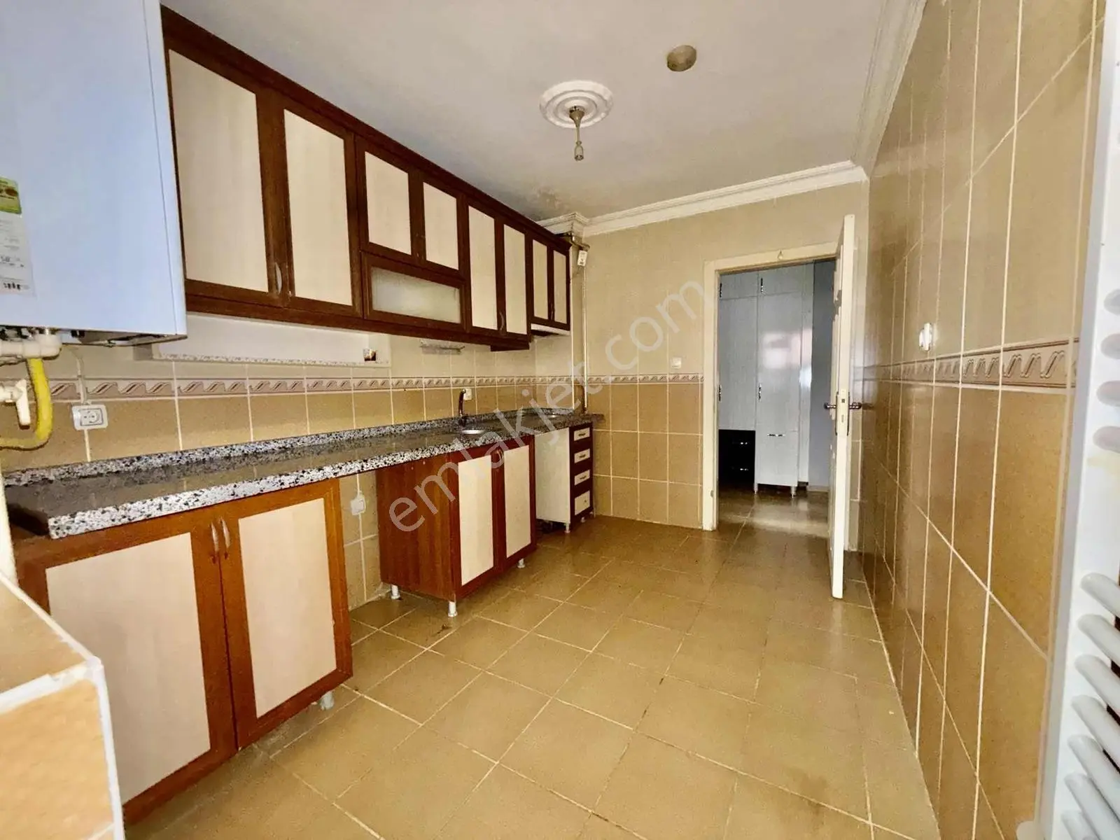 Avantaj'dan Yeşilbayırda Cadde Dibi Geniş 2+1 Teras Balkon Daire — fotoğraf 3