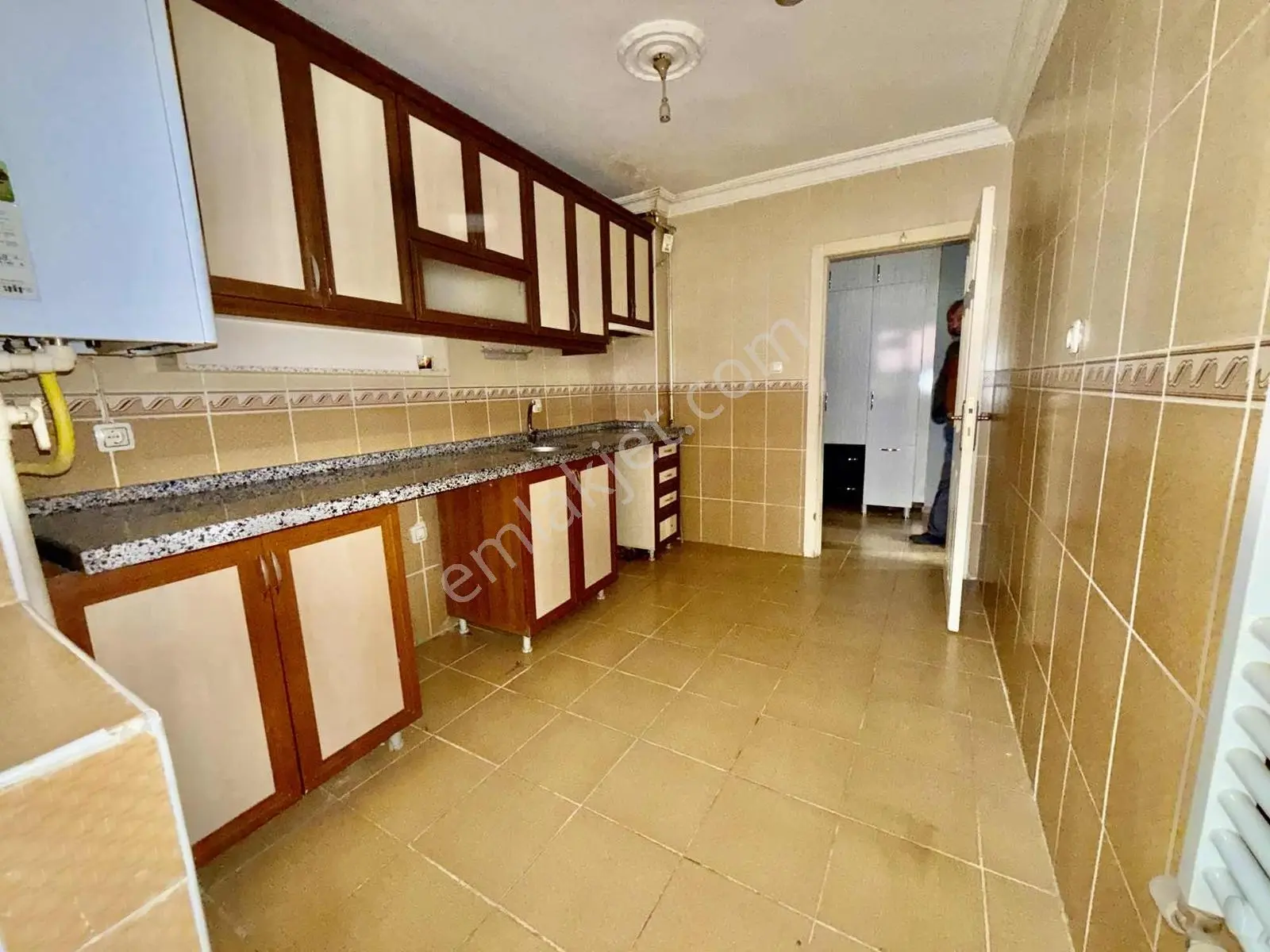 Avantaj'dan Yeşilbayırda Cadde Dibi Geniş 2+1 Teras Balkon Daire — fotoğraf 4