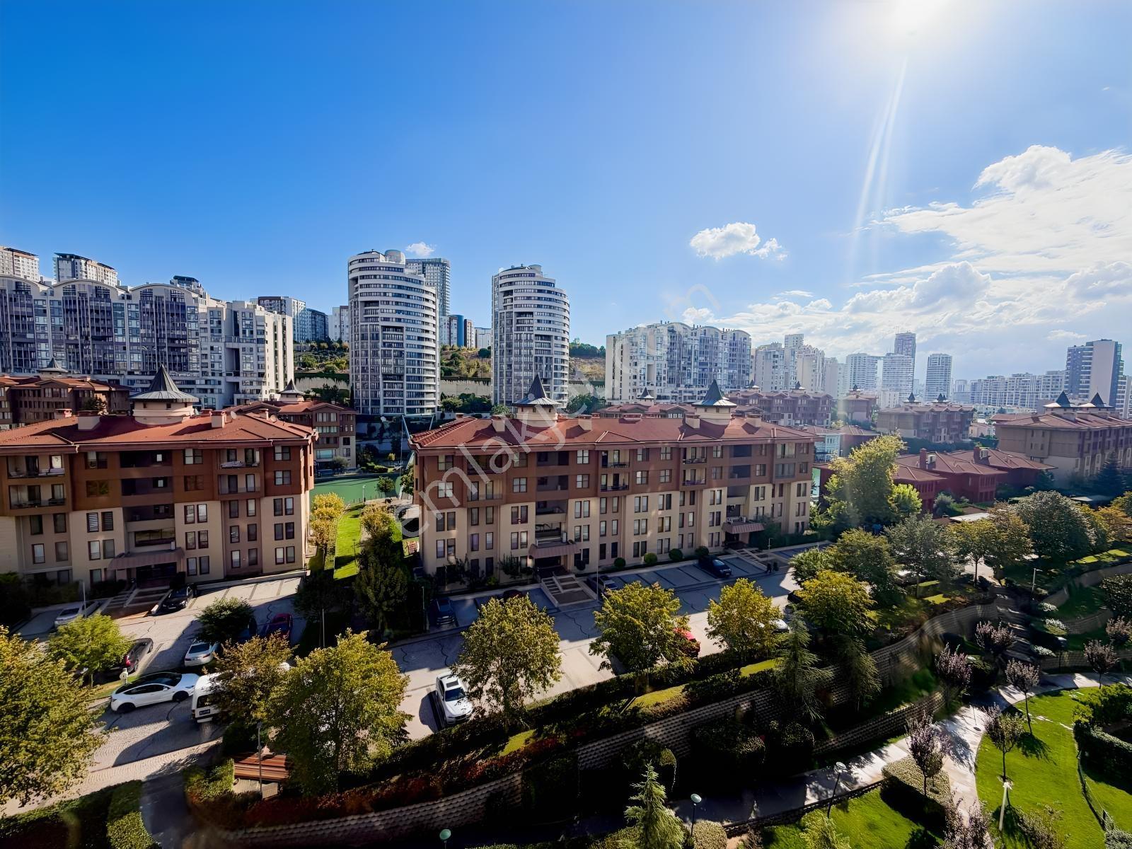 Bosphorus City'de 1+1 74 M2 Boydan Cam Full Manzaralı Boş