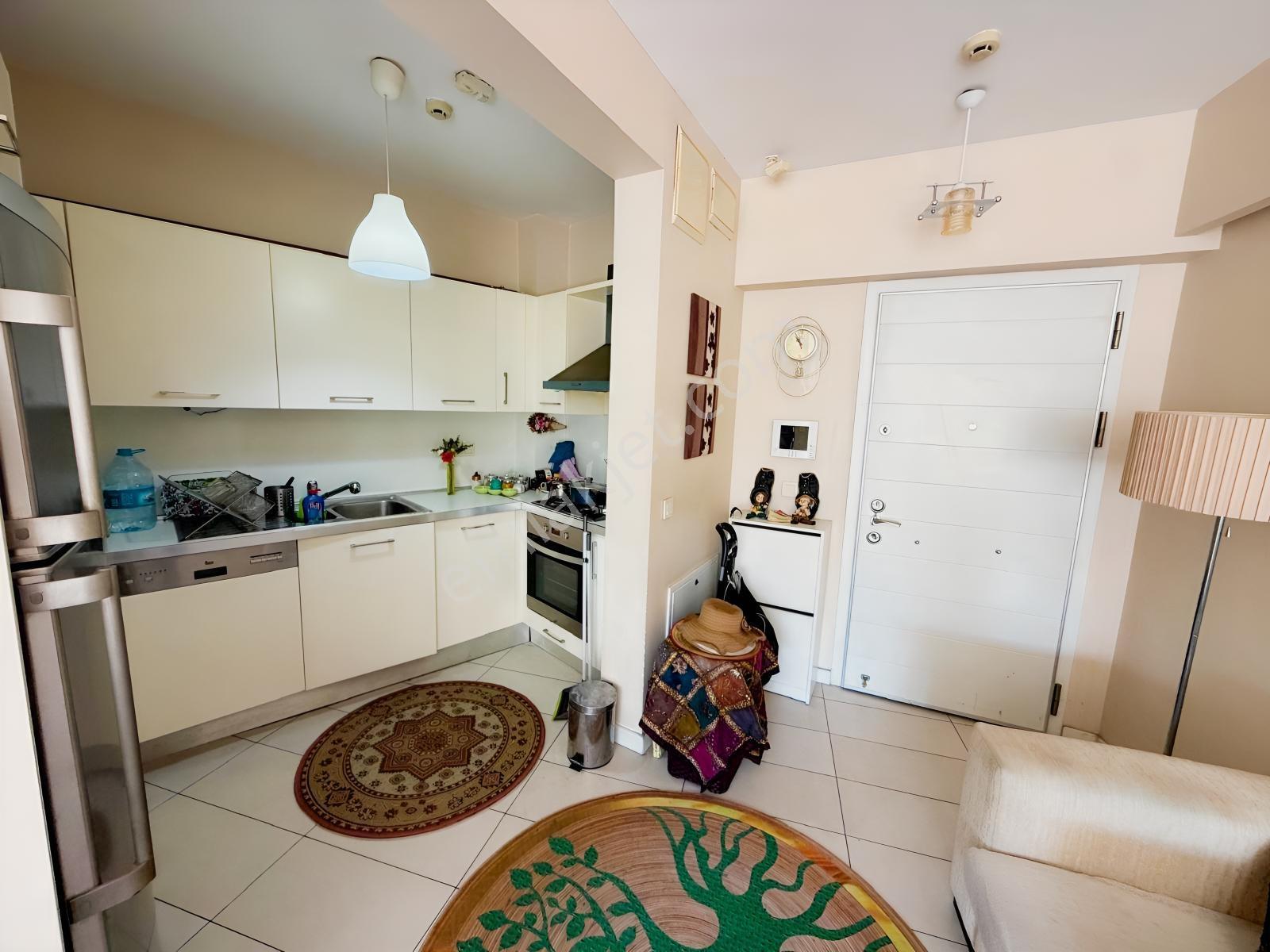 Bosphorus City'de 1+1 74 M2 Boydan Cam Full Manzaralı Boş — fotoğraf 8