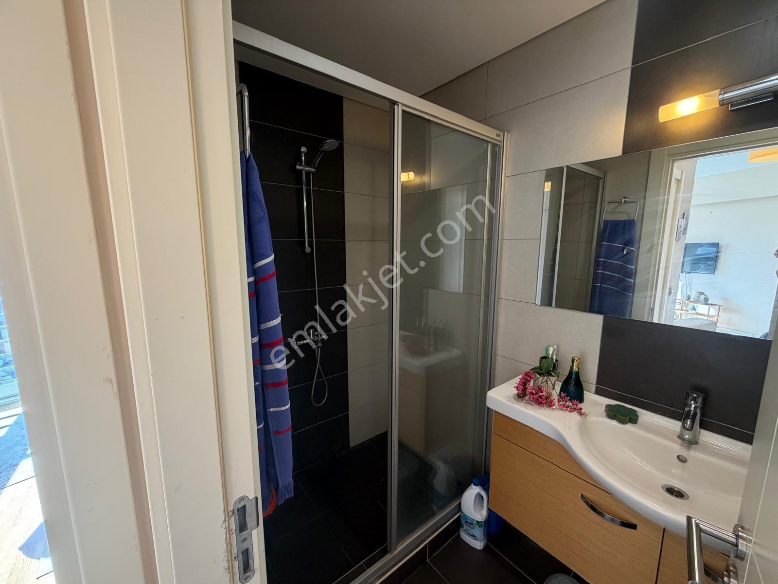 Bosphorus City'de 1+1 74 M2 Boydan Cam Full Manzaralı Boş — fotoğraf 13