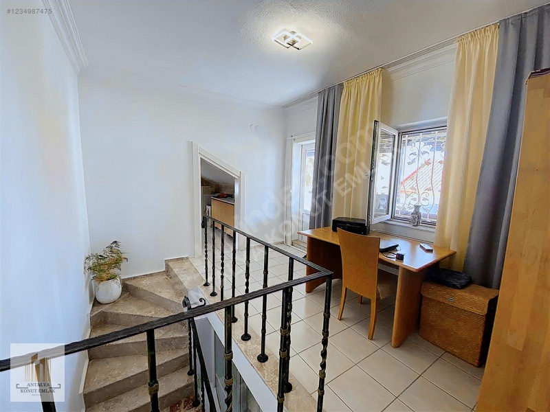 Altıntaş Satılık Villa Havuzlu Site İçerisinde — fotoğraf 8