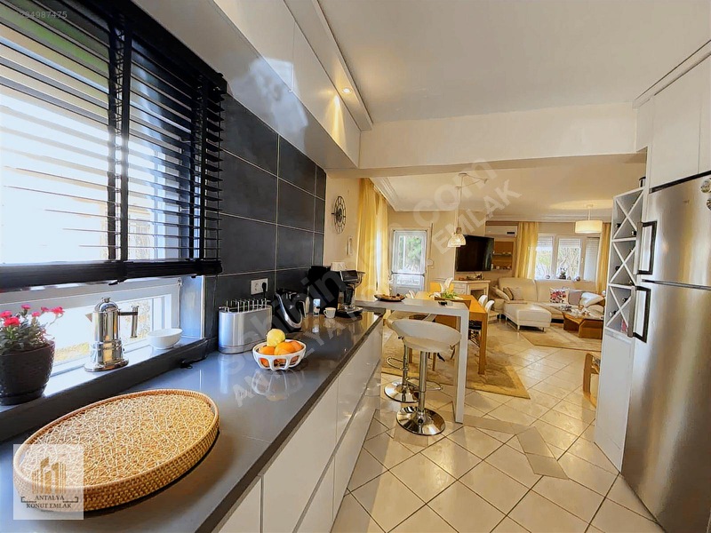 Altıntaş Satılık Villa Havuzlu Site İçerisinde — fotoğraf 23