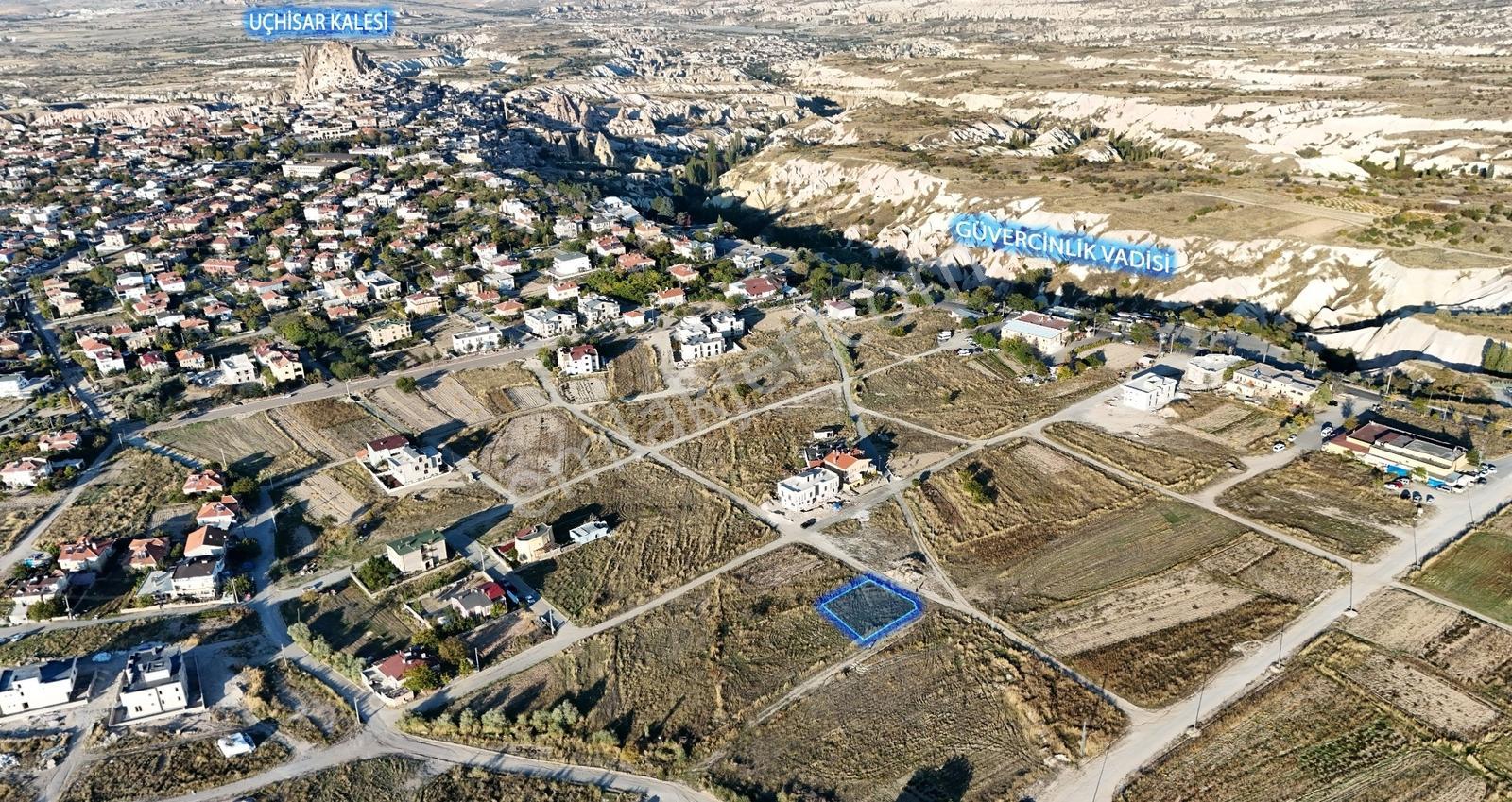 Şanlıbaba Emlak'tan Uçhisar Da Satılık Köşe Başı Villa Arsası — fotoğraf 2