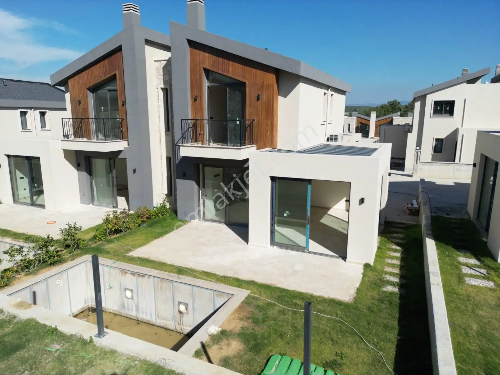 52 Urla Kuşçularda Satılık 4+1 Özel Havuzlu Villa