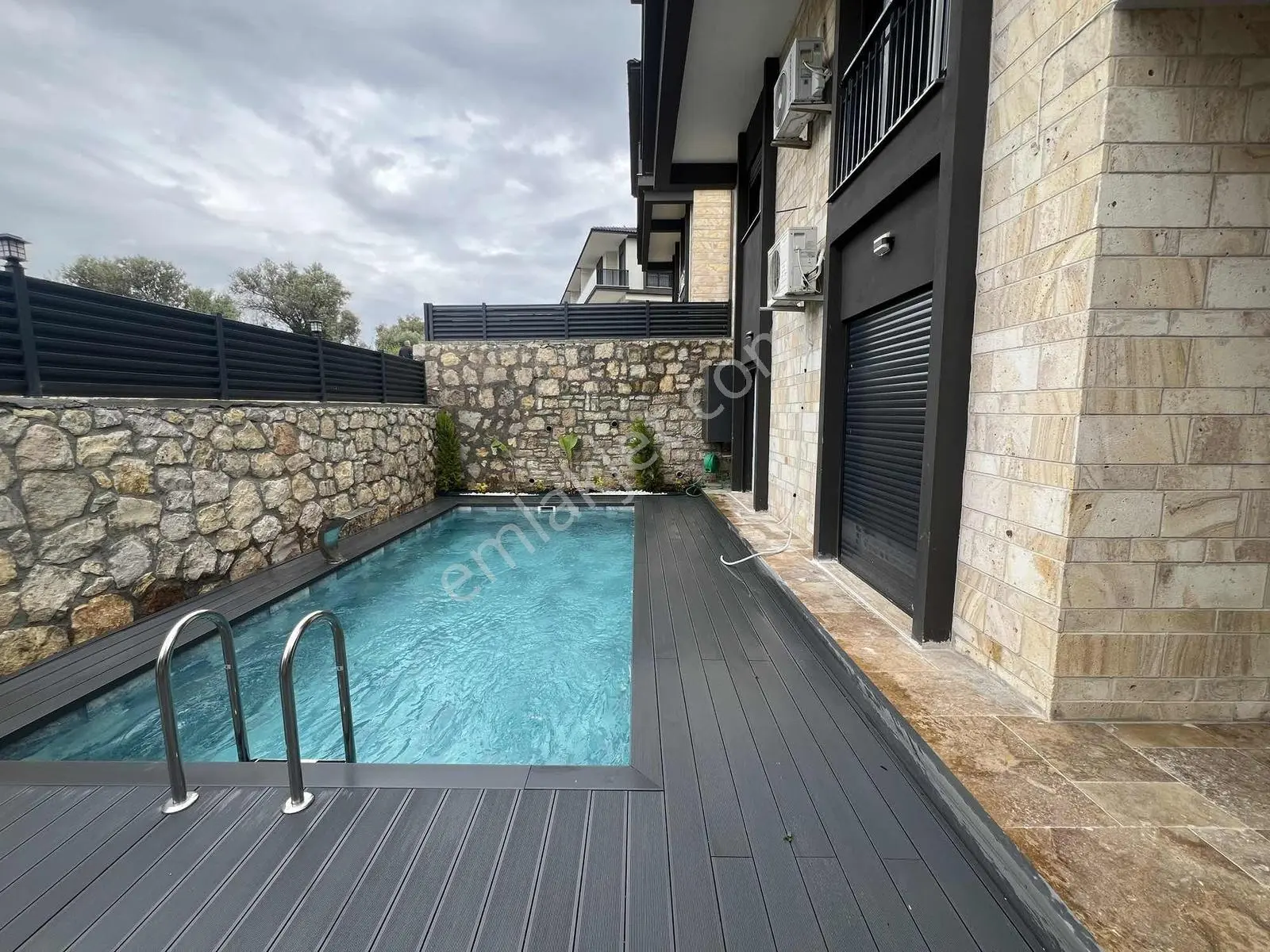 37 Yeni Foça'da 4+1 Triplex Özel Havuzlu Satılık Villa — fotoğraf 2