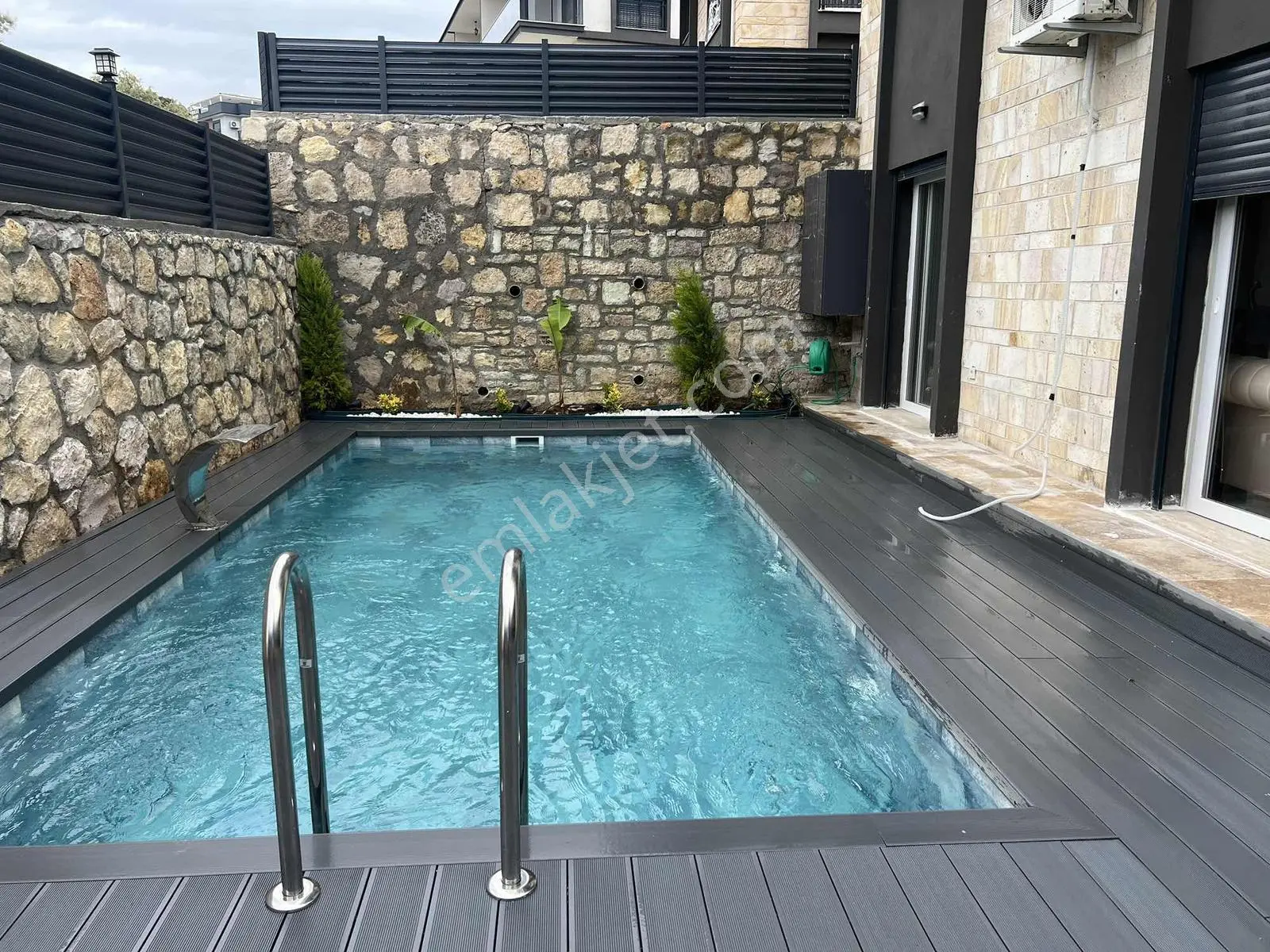 37 Yeni Foça'da 4+1 Triplex Özel Havuzlu Satılık Villa — fotoğraf 3