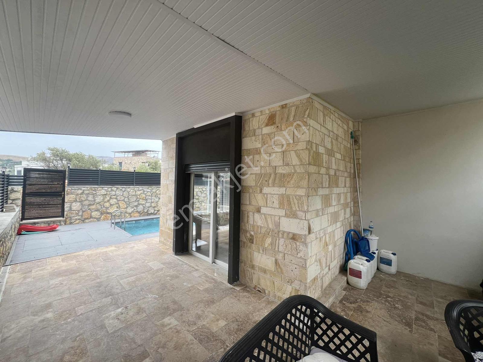37 Yeni Foça'da 4+1 Triplex Özel Havuzlu Satılık Villa — fotoğraf 6