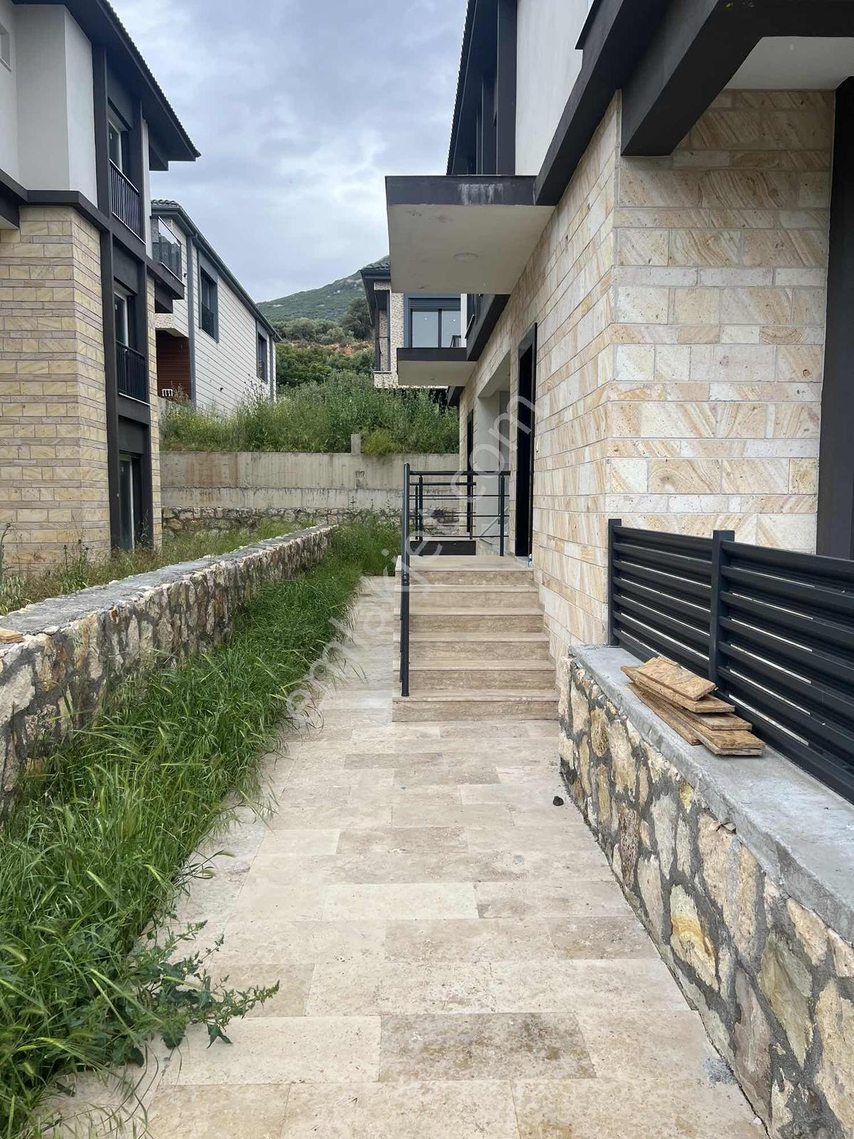 37 Yeni Foça'da 4+1 Triplex Özel Havuzlu Satılık Villa — fotoğraf 9