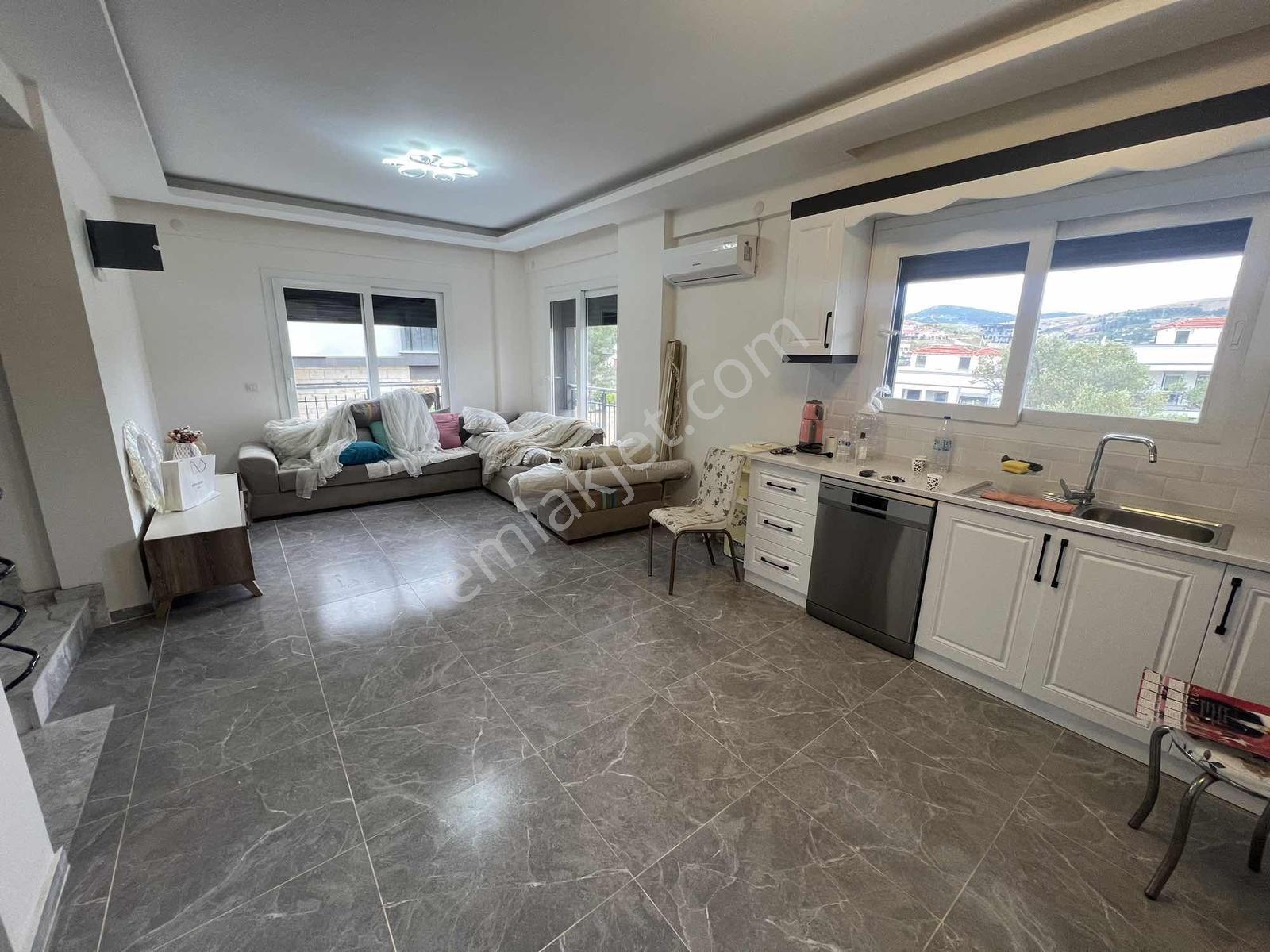 37 Yeni Foça'da 4+1 Triplex Özel Havuzlu Satılık Villa — fotoğraf 10