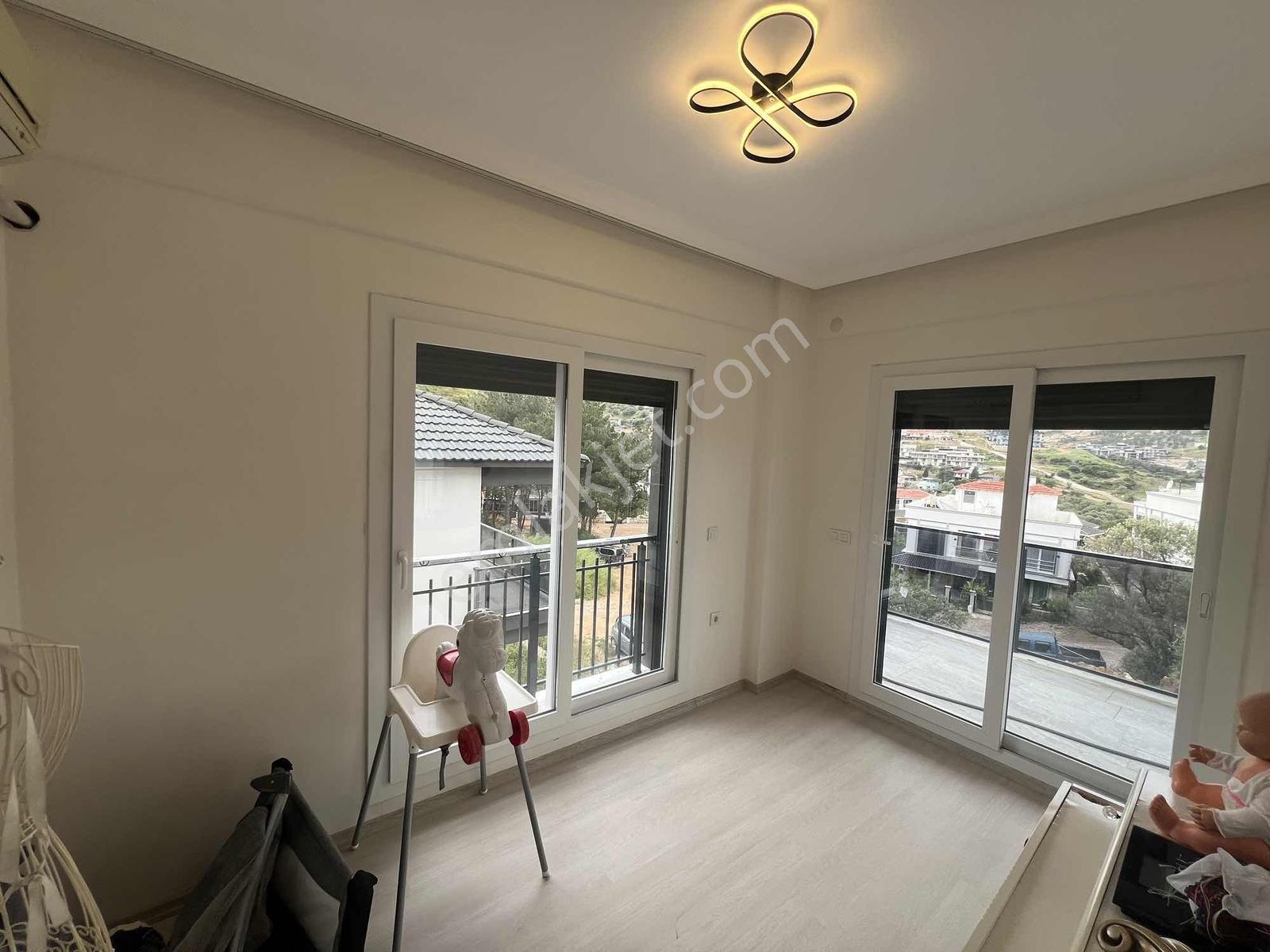 37 Yeni Foça'da 4+1 Triplex Özel Havuzlu Satılık Villa — fotoğraf 18