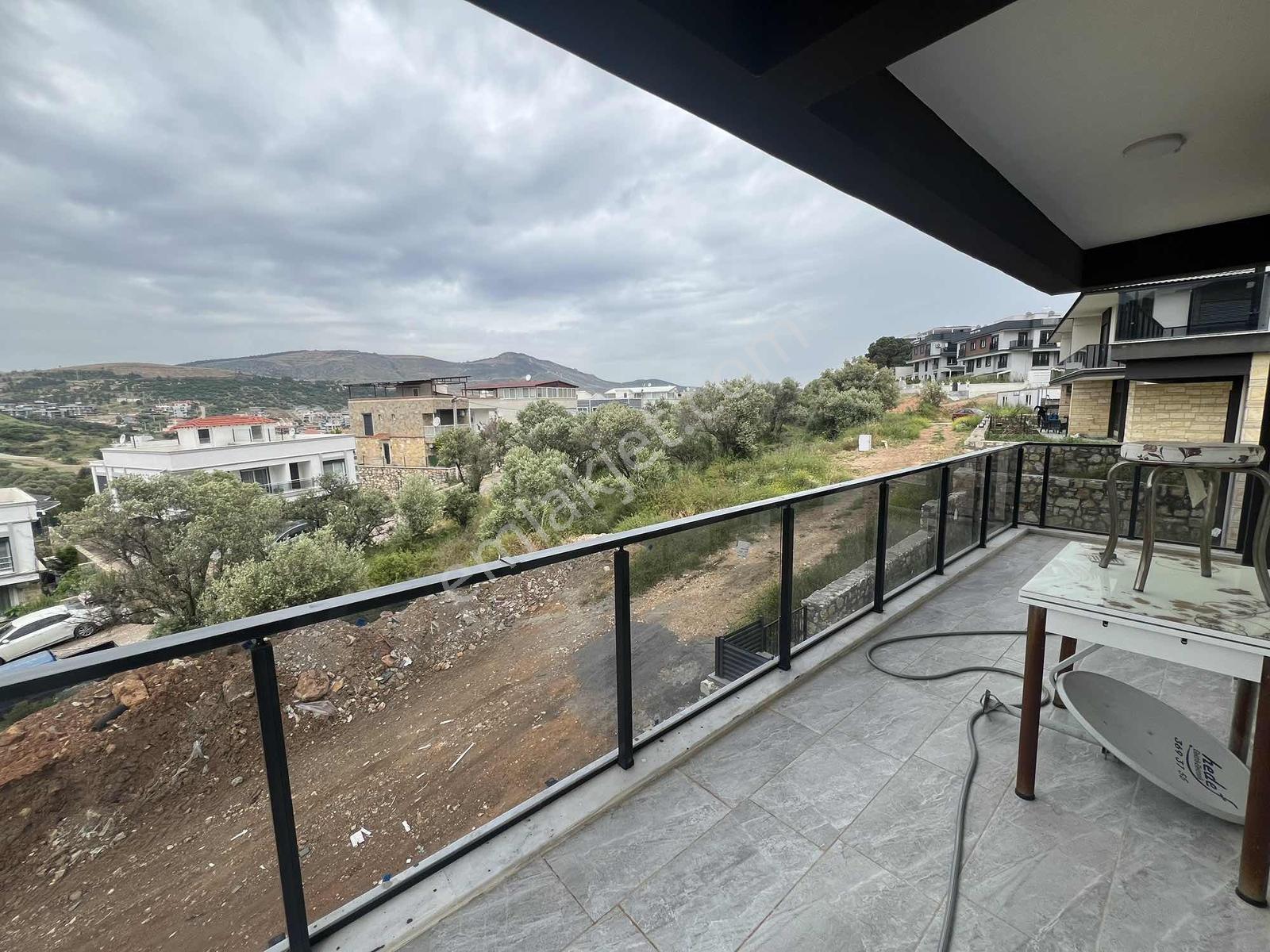 37 Yeni Foça'da 4+1 Triplex Özel Havuzlu Satılık Villa — fotoğraf 20