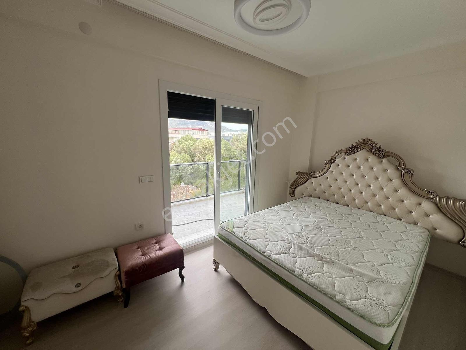 37 Yeni Foça'da 4+1 Triplex Özel Havuzlu Satılık Villa — fotoğraf 23