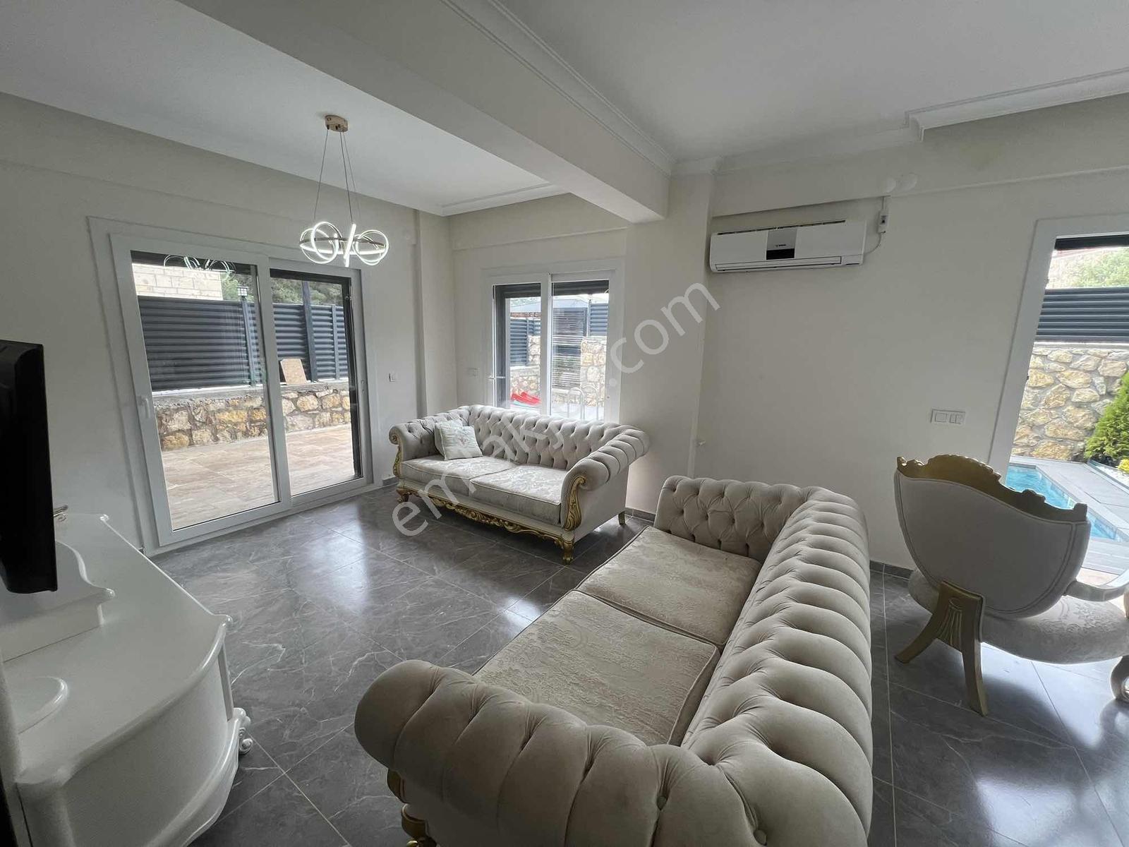 37 Yeni Foça'da 4+1 Triplex Özel Havuzlu Satılık Villa — fotoğraf 30