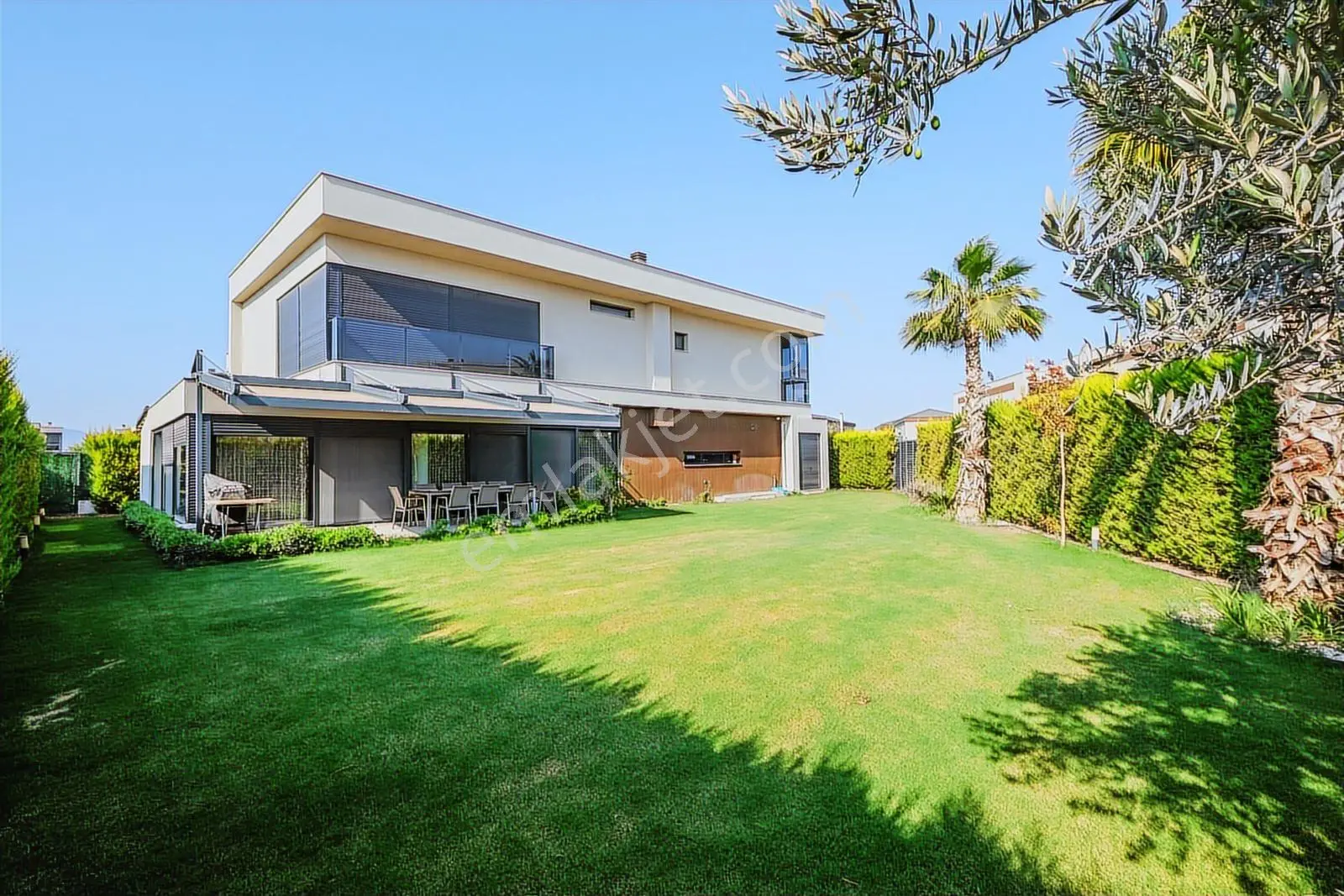 5 Seyrek Günerli'De Satılık Ultra Lüks Villa