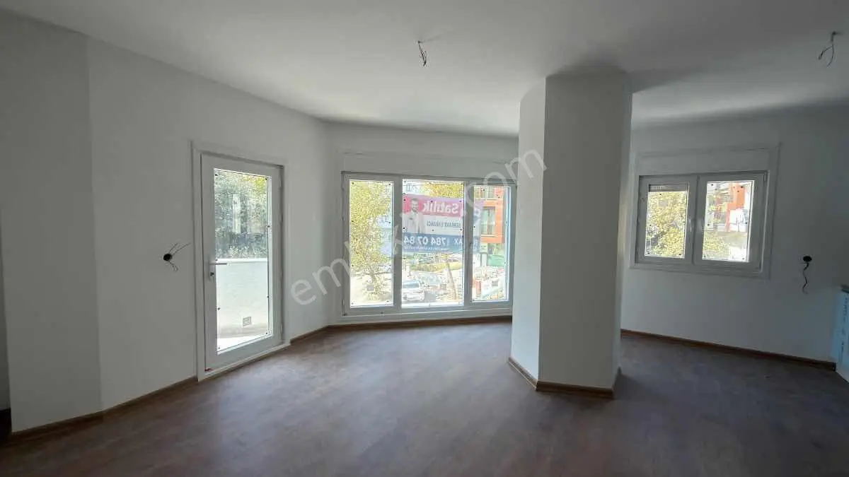 Kartal Karlıktepe 2+1 Satılık Cadde Üstü Daıre — fotoğraf 3