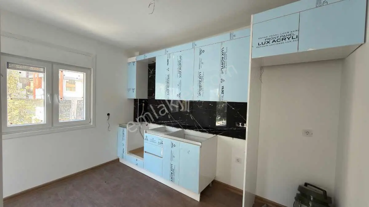 Kartal Karlıktepe 2+1 Satılık Cadde Üstü Daıre — fotoğraf 4