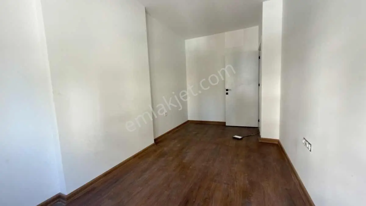Kartal Karlıktepe 2+1 Satılık Cadde Üstü Daıre — fotoğraf 11