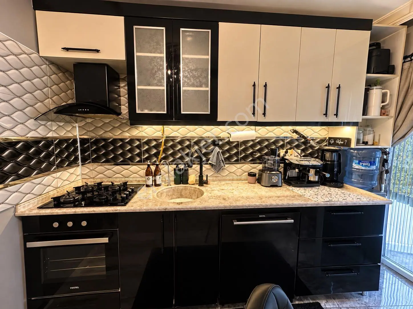 Karabağlar Tahsin Yazıcı Mahallesi’nde Yenilenmiş 3+1 — fotoğraf 4