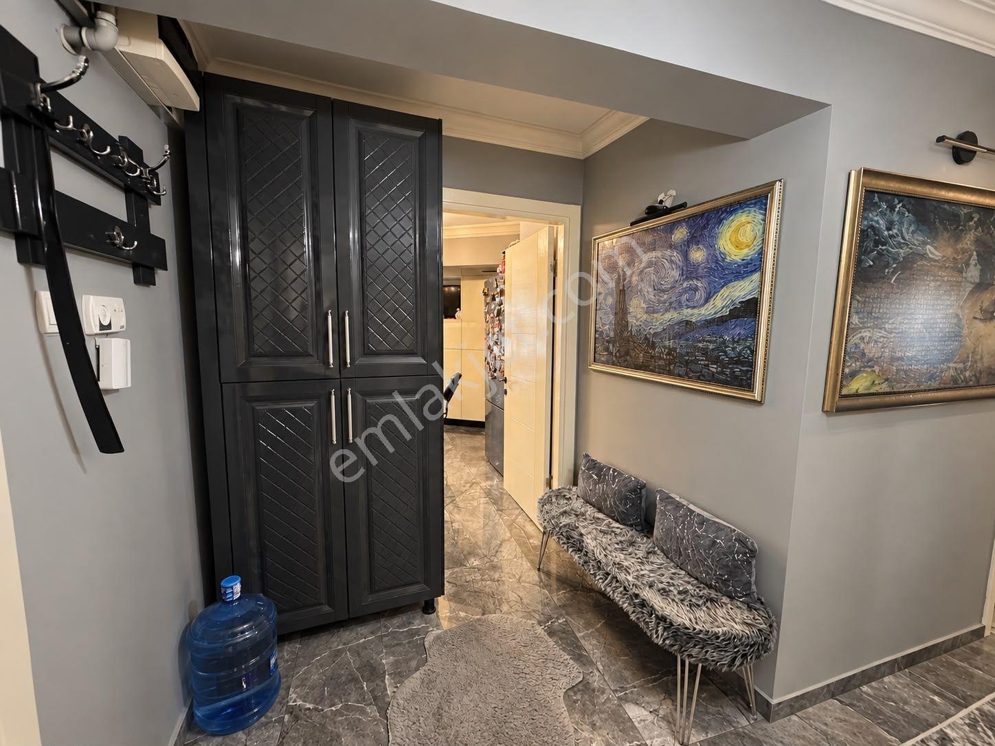 Karabağlar Tahsin Yazıcı Mahallesi’nde Yenilenmiş 3+1 — fotoğraf 9