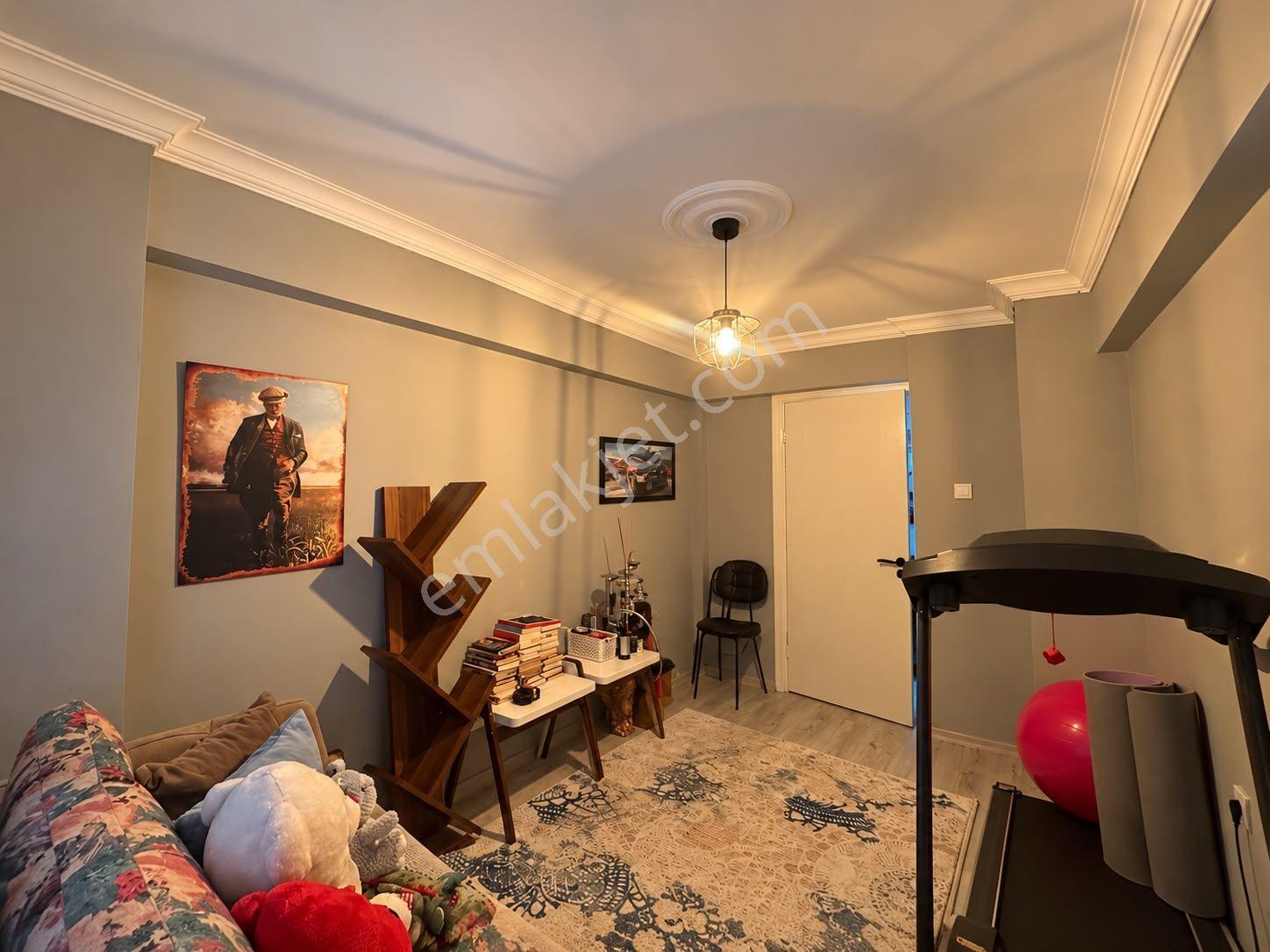 Karabağlar Tahsin Yazıcı Mahallesi’nde Yenilenmiş 3+1 — fotoğraf 26
