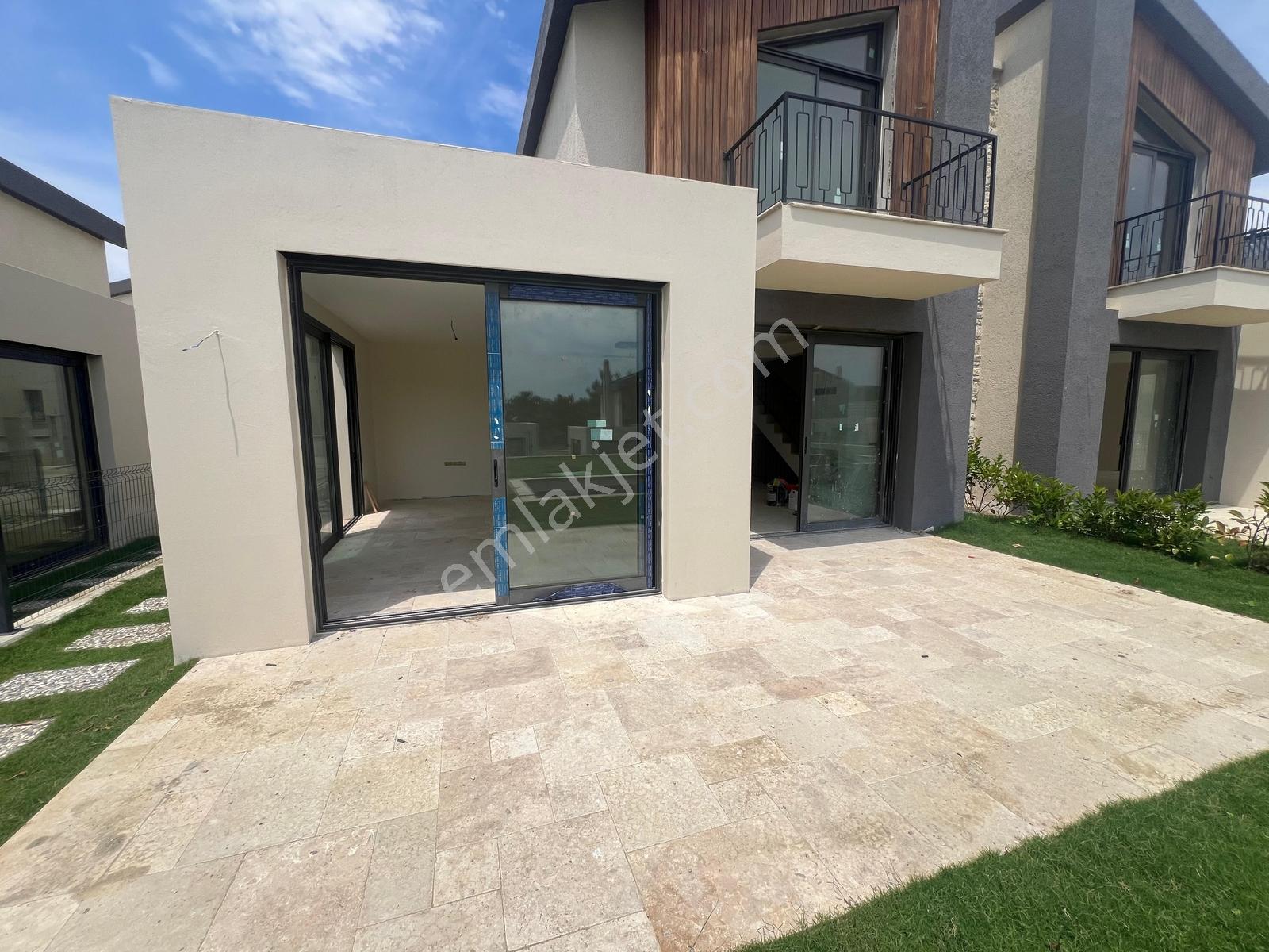 16 Urla Kuşçular Privatus Özel Havuzlu 4+1 Satılık Triplex Villa — fotoğraf 2
