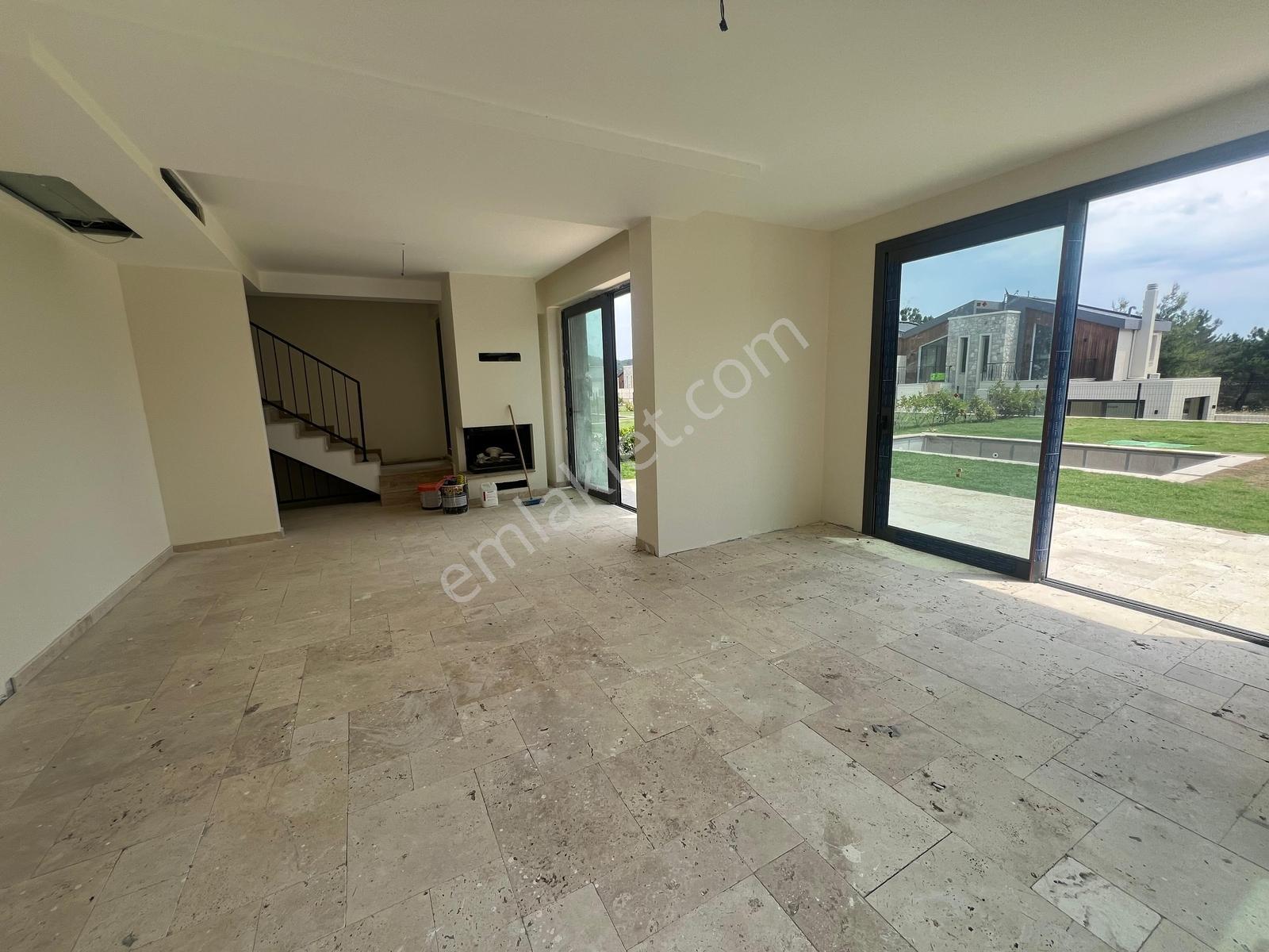 16 Urla Kuşçular Privatus Özel Havuzlu 4+1 Satılık Triplex Villa — fotoğraf 3