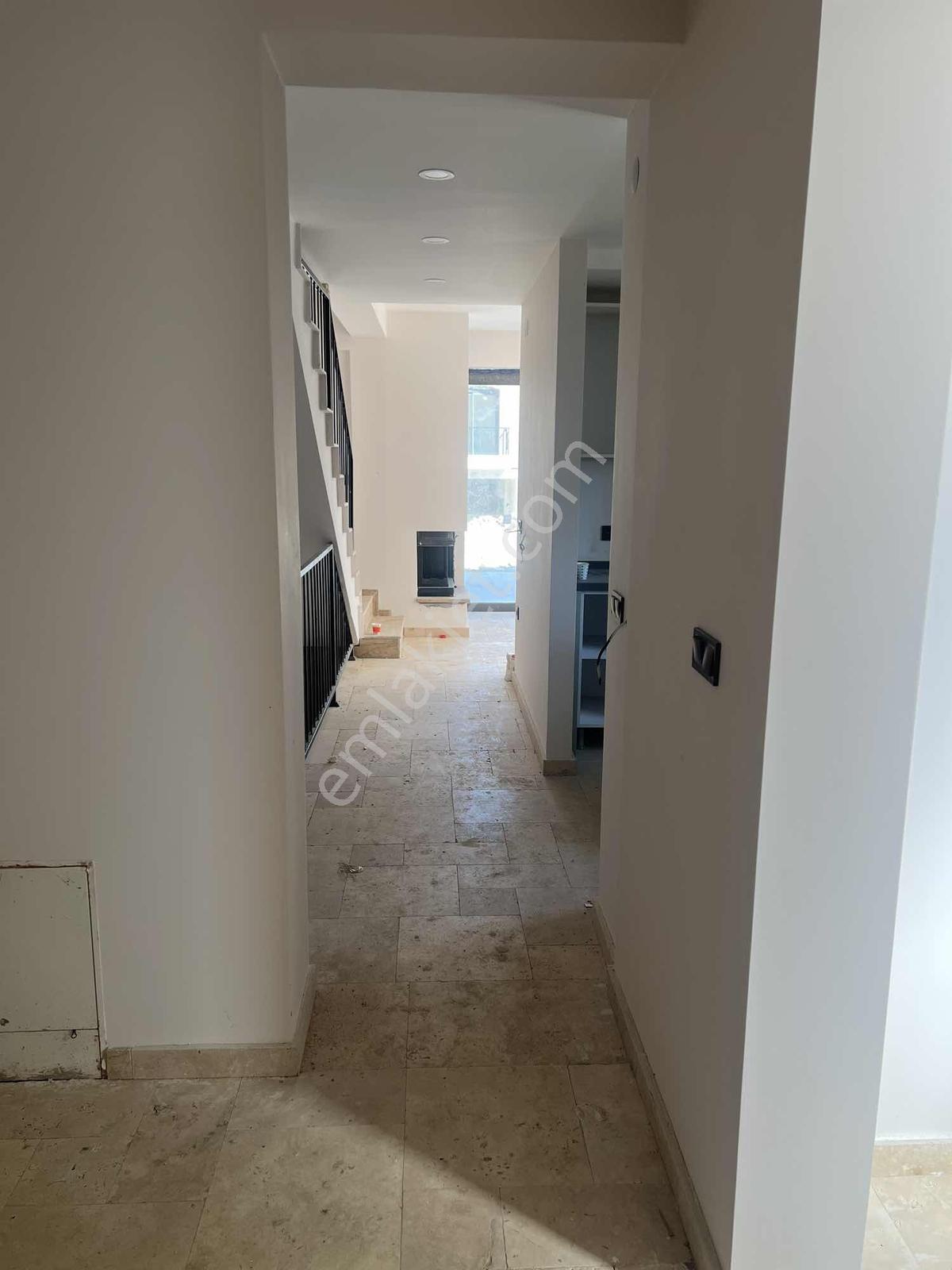 16 Urla Kuşçular Privatus Özel Havuzlu 4+1 Satılık Triplex Villa — fotoğraf 5