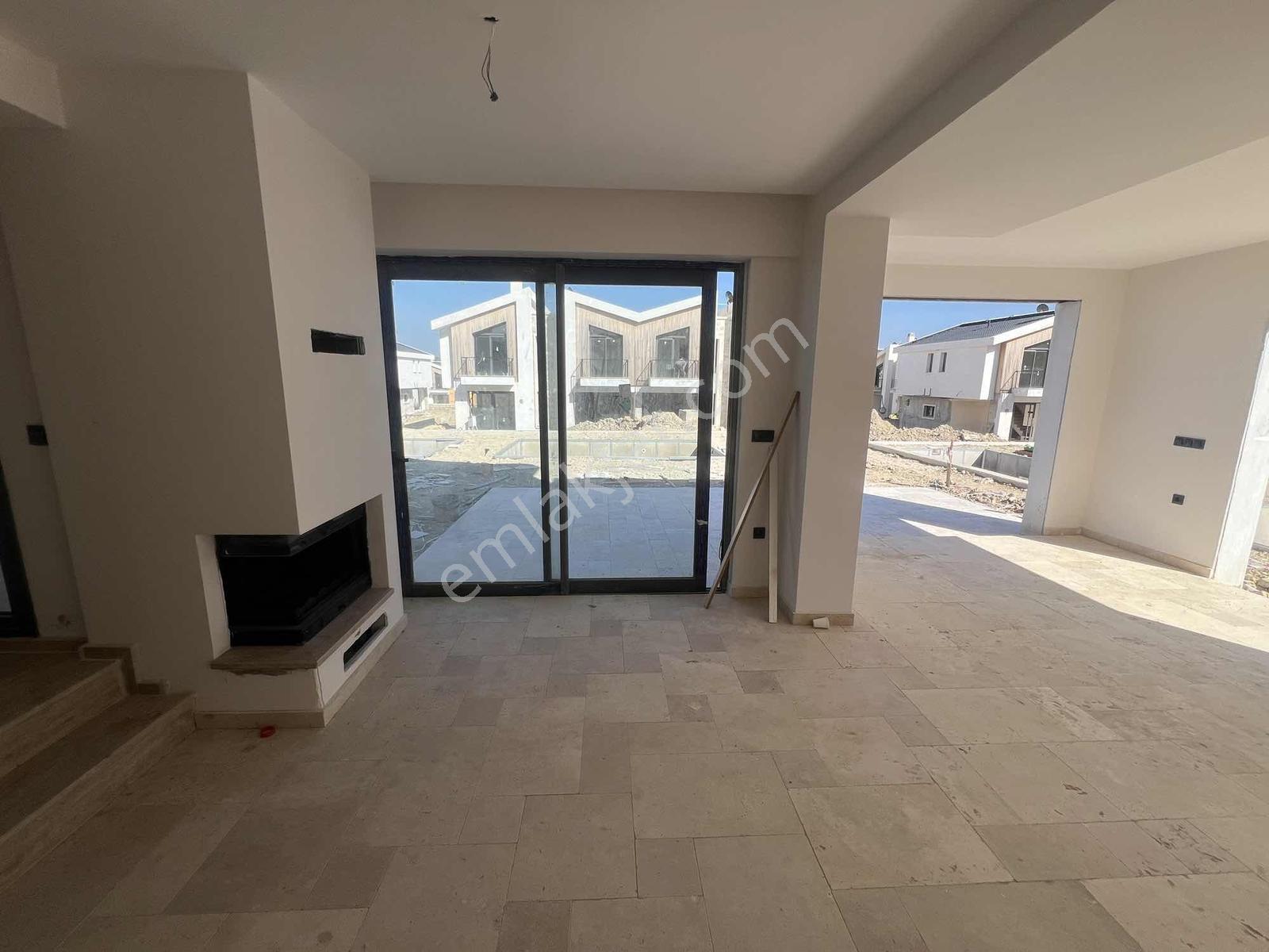 16 Urla Kuşçular Privatus Özel Havuzlu 4+1 Satılık Triplex Villa — fotoğraf 7