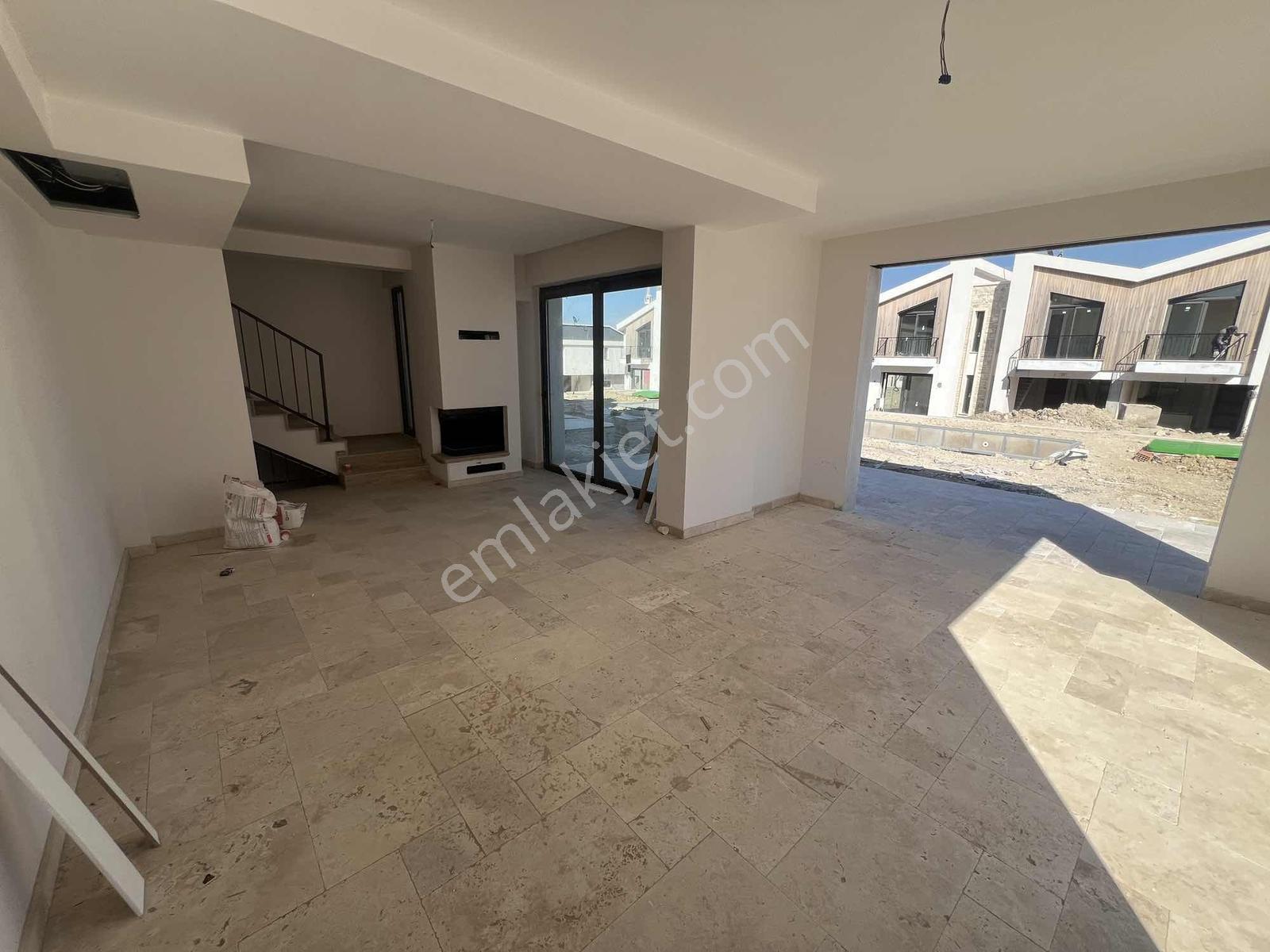 16 Urla Kuşçular Privatus Özel Havuzlu 4+1 Satılık Triplex Villa — fotoğraf 8