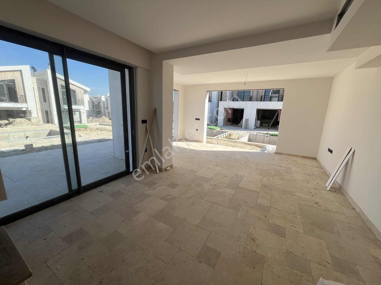 16 Urla Kuşçular Privatus Özel Havuzlu 4+1 Satılık Triplex Villa — fotoğraf 9