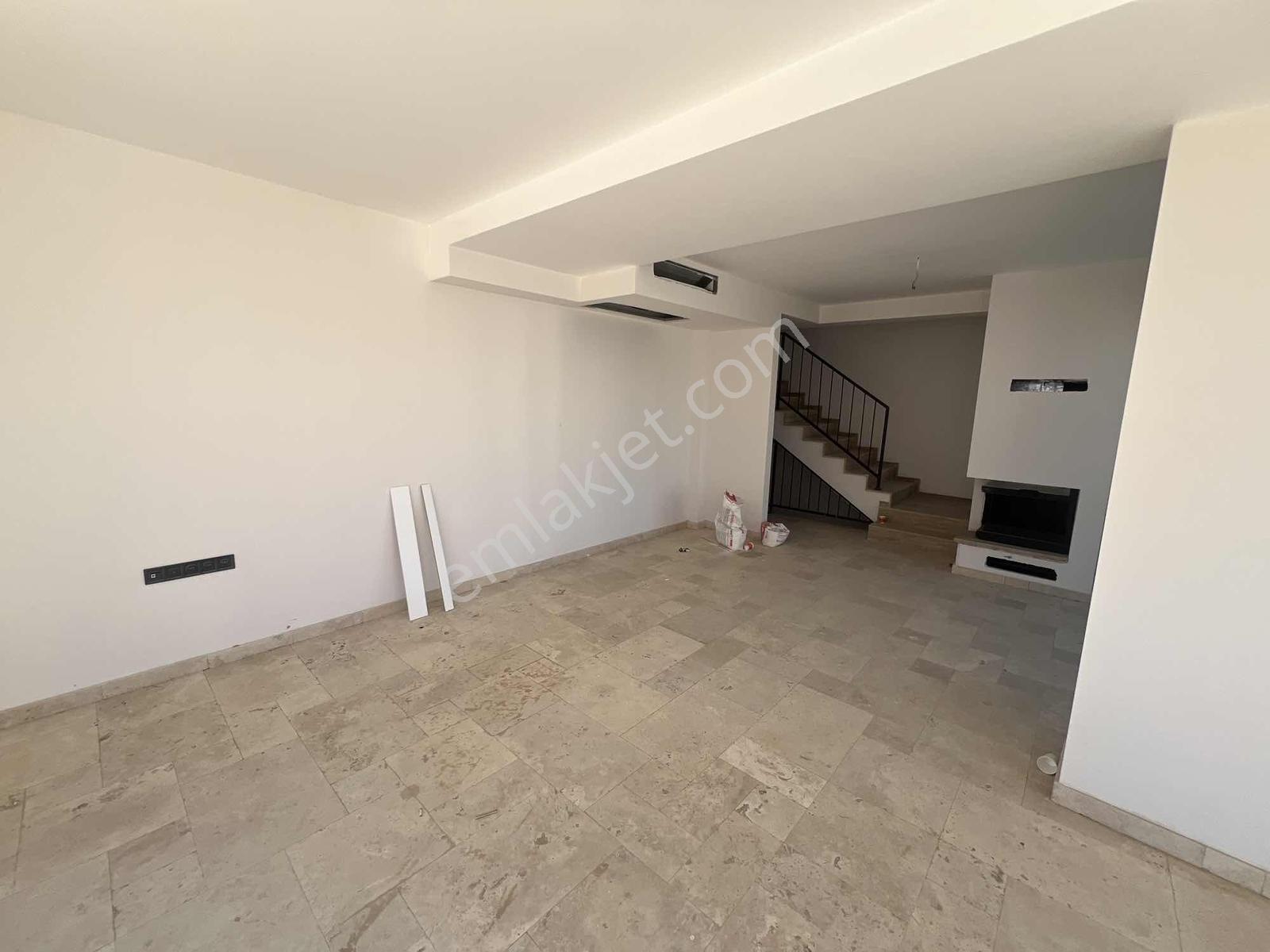 16 Urla Kuşçular Privatus Özel Havuzlu 4+1 Satılık Triplex Villa — fotoğraf 10