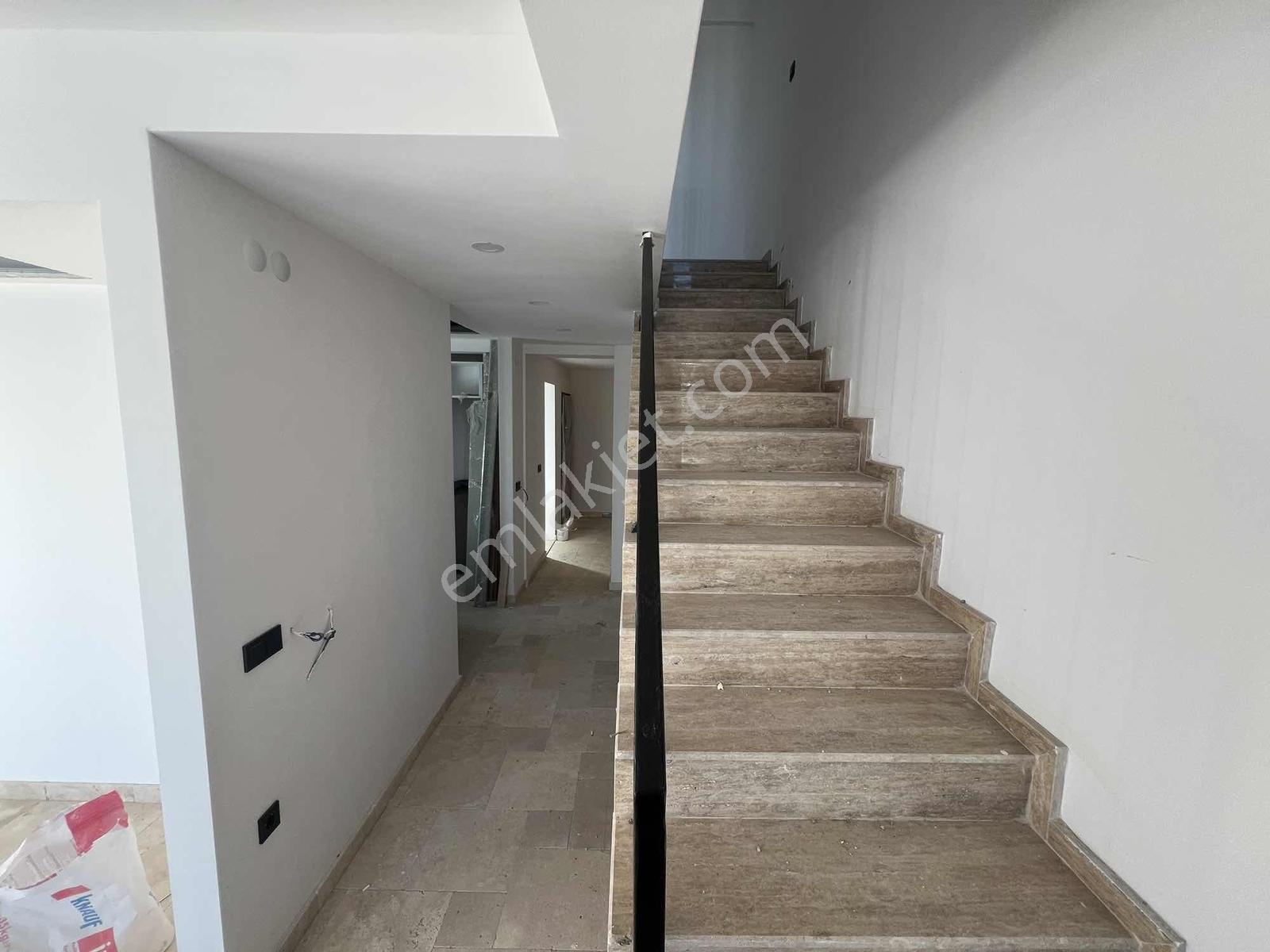 16 Urla Kuşçular Privatus Özel Havuzlu 4+1 Satılık Triplex Villa — fotoğraf 12