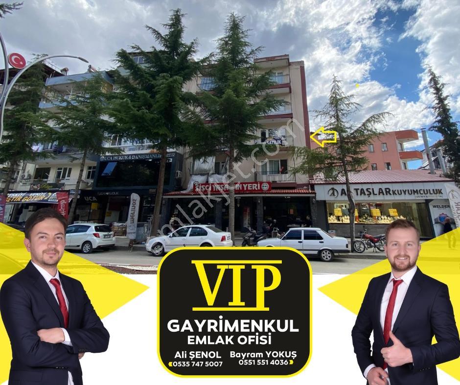 Vip Gayrimenkul'den Çarşı Merkezi Ana Cadde Üzeri 2.kat 2+1daire