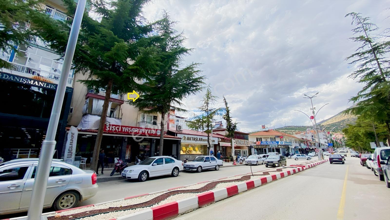 Vip Gayrimenkul'den Çarşı Merkezi Ana Cadde Üzeri 2.kat 2+1daire — fotoğraf 4