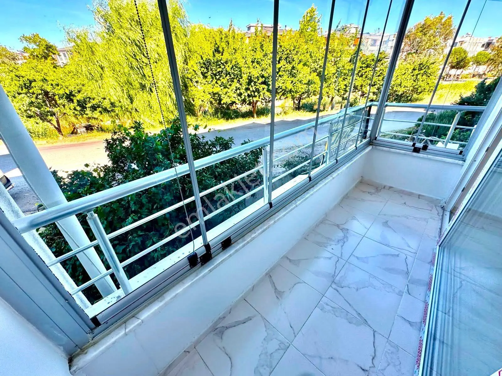 𝄞melodi'den Akçay'da Vitrinlik Ön Cephe Arakat Denize 300mt 2+1 Satılık Daire — fotoğraf 3