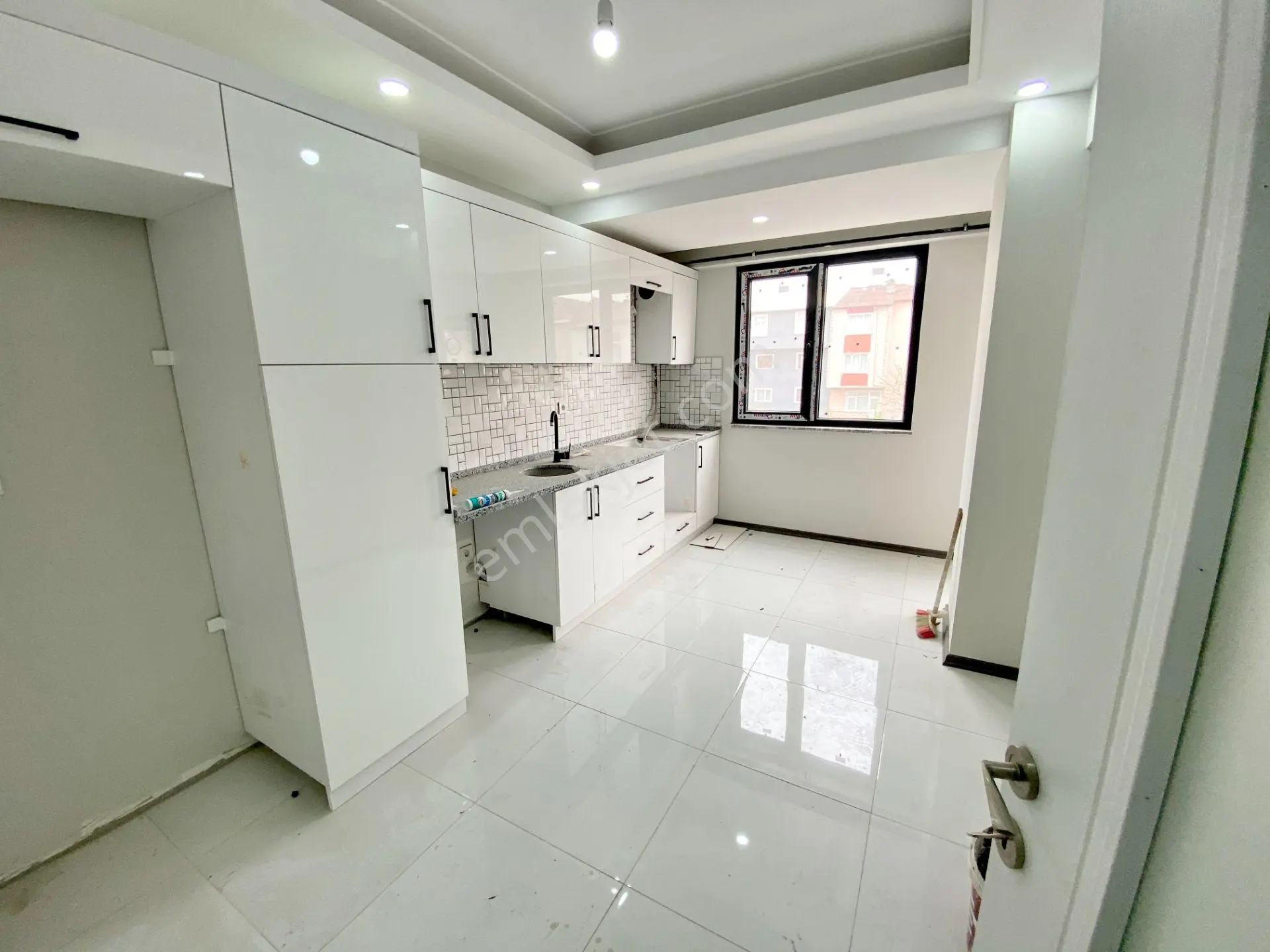 Atlas Emlak Satılık 3+1 Çatı Eğimsiz Harika Teras — fotoğraf 3