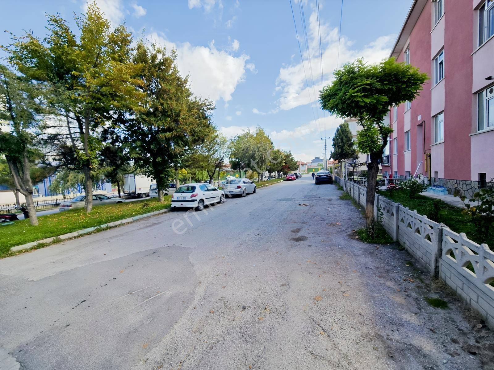 Yunus Emre Mah. Oran Sitesinde Satılık Ferah & Geniş 3. Kat 3+1 — fotoğraf 2