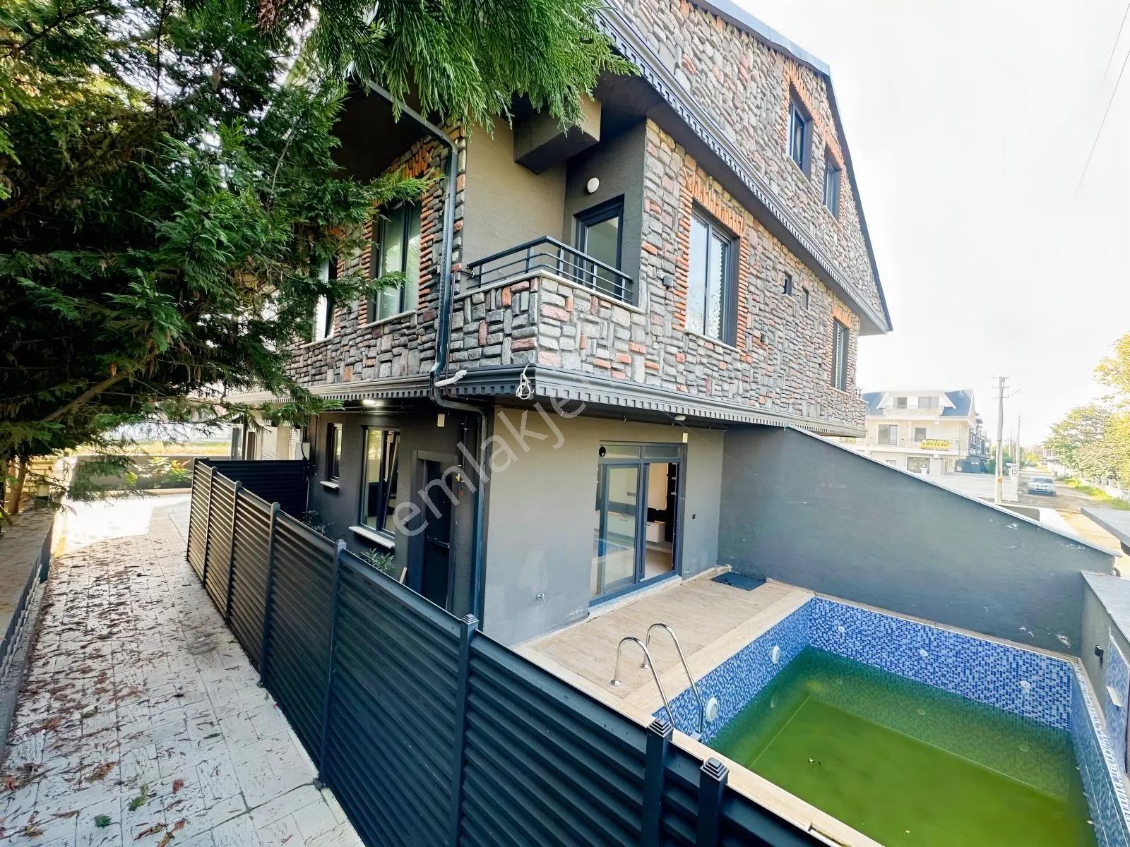 Balcıoğlundan Merkez Plajda En Uygun Havuzlu Lüx Bahçeli Triblex — fotoğraf 3
