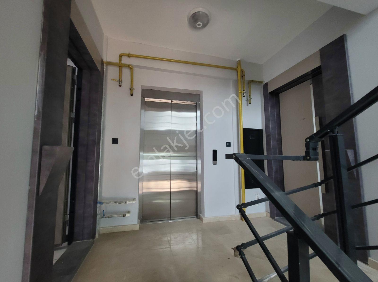 Camlıca Mah Sıte Icerısınde Genıs Net 155M² 3+1 Ozel Garajlı
