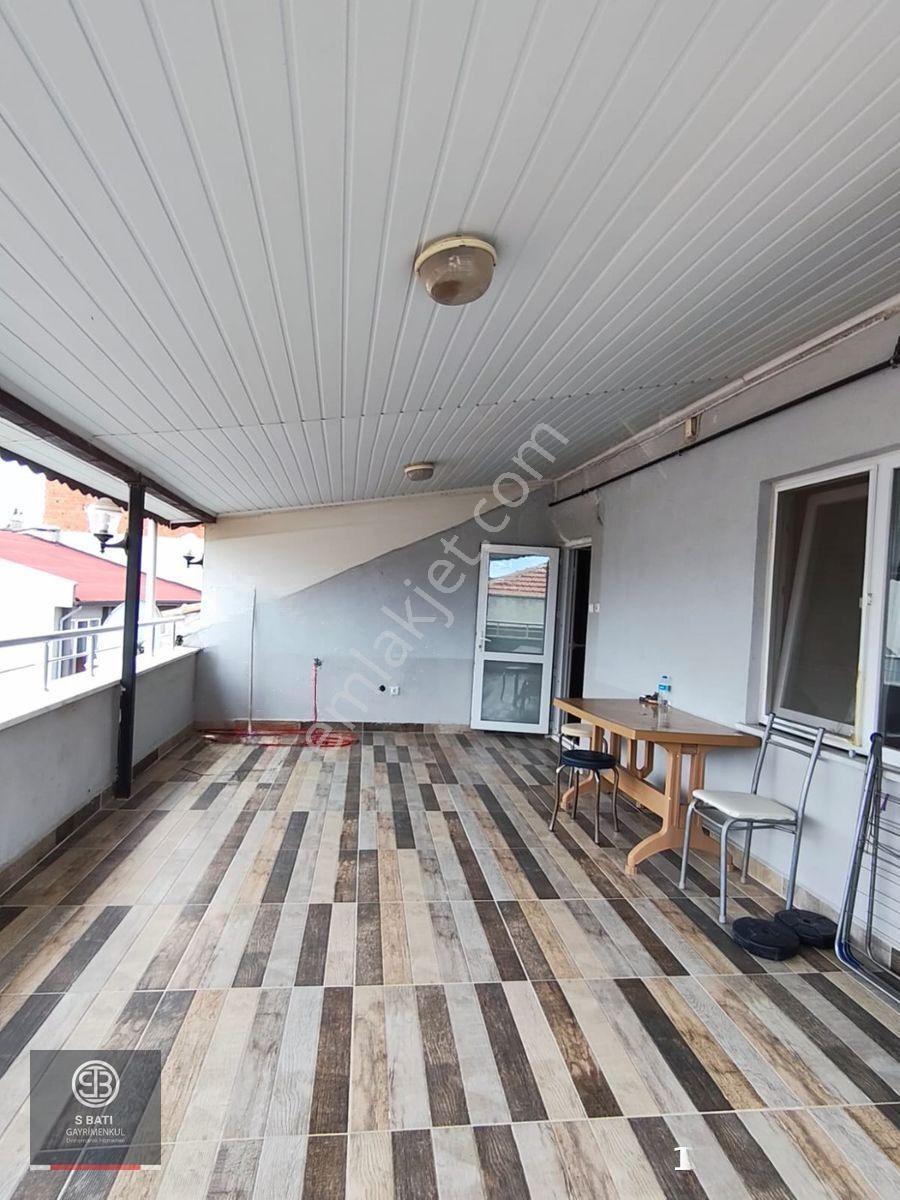 Edirne Merkez'De Büyük Teraslı, 2+0 Satılık Daire